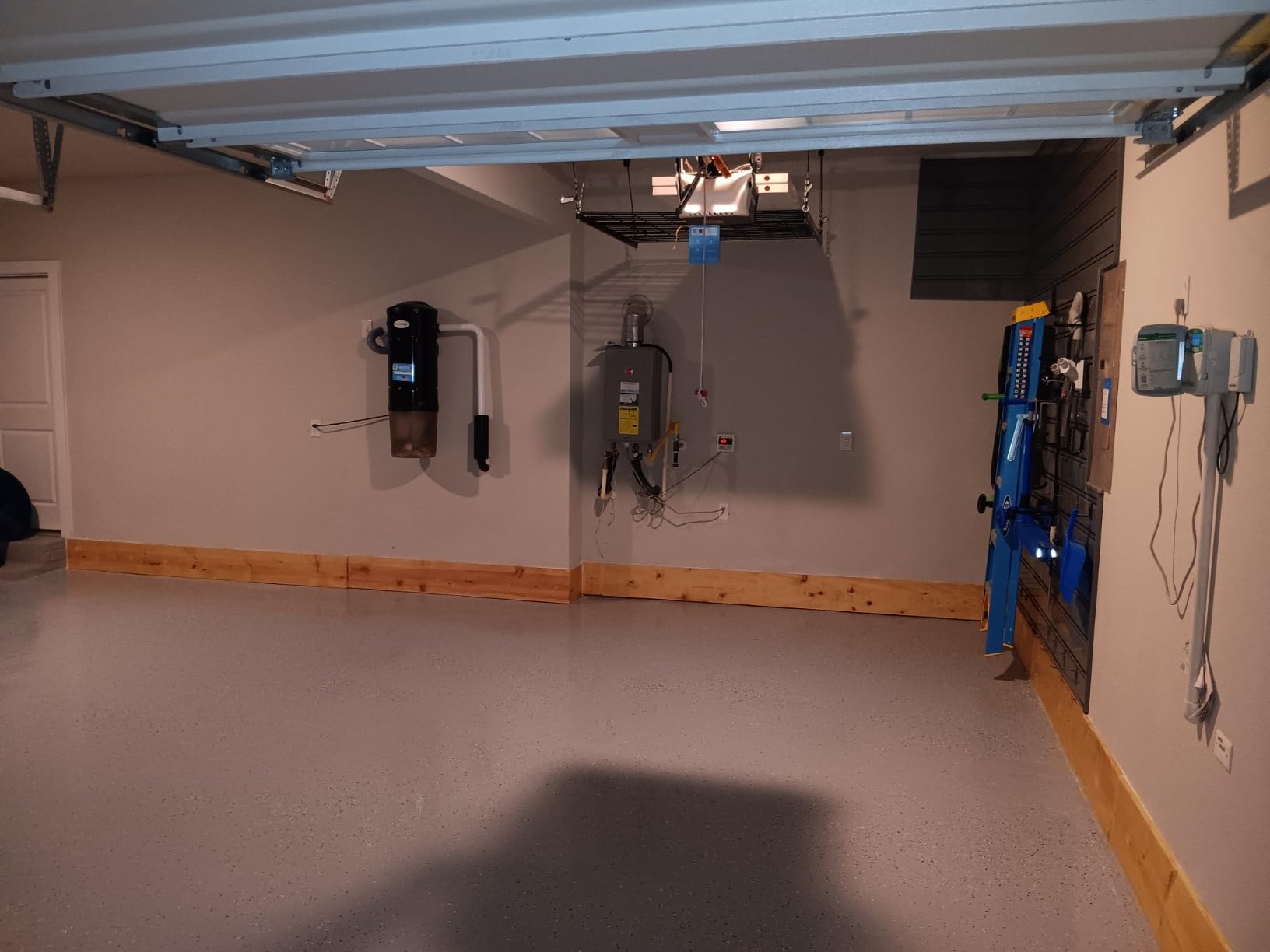 Magic Resin | Polyaspartic Aliphatic Polyurea Floor Coating System | Clear & UV Stable | 2 Gallon | Ultra Durable & Excellent Resistance to Abrasion and Chemical customer photo 1