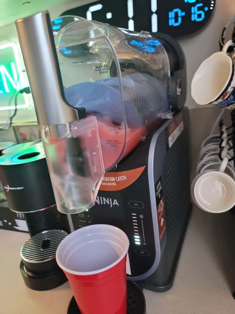 Ninja SLUSHi with RapidChill Technology, 88 oz. Frozen Drink & Slushie Machine, 5 Preset Programs, Margaritas, Frappés, and More, Premium Accents, Black, FS301 customer photo 2