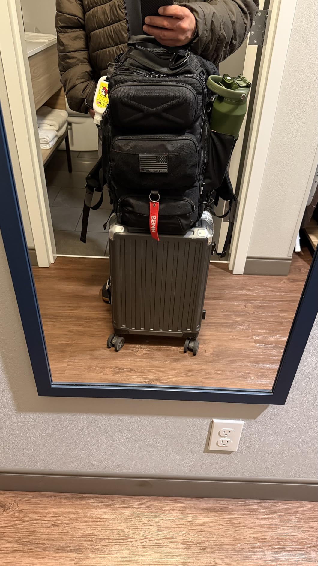 LUGGEX Checked Suitcase with Spinner Wheels, 8010S Aluminum Frame Zipperless Polycarbonate Hard Shell Suitcase (ZX-Core, Charcoal Metallic, 28 Inch) customer photo 1