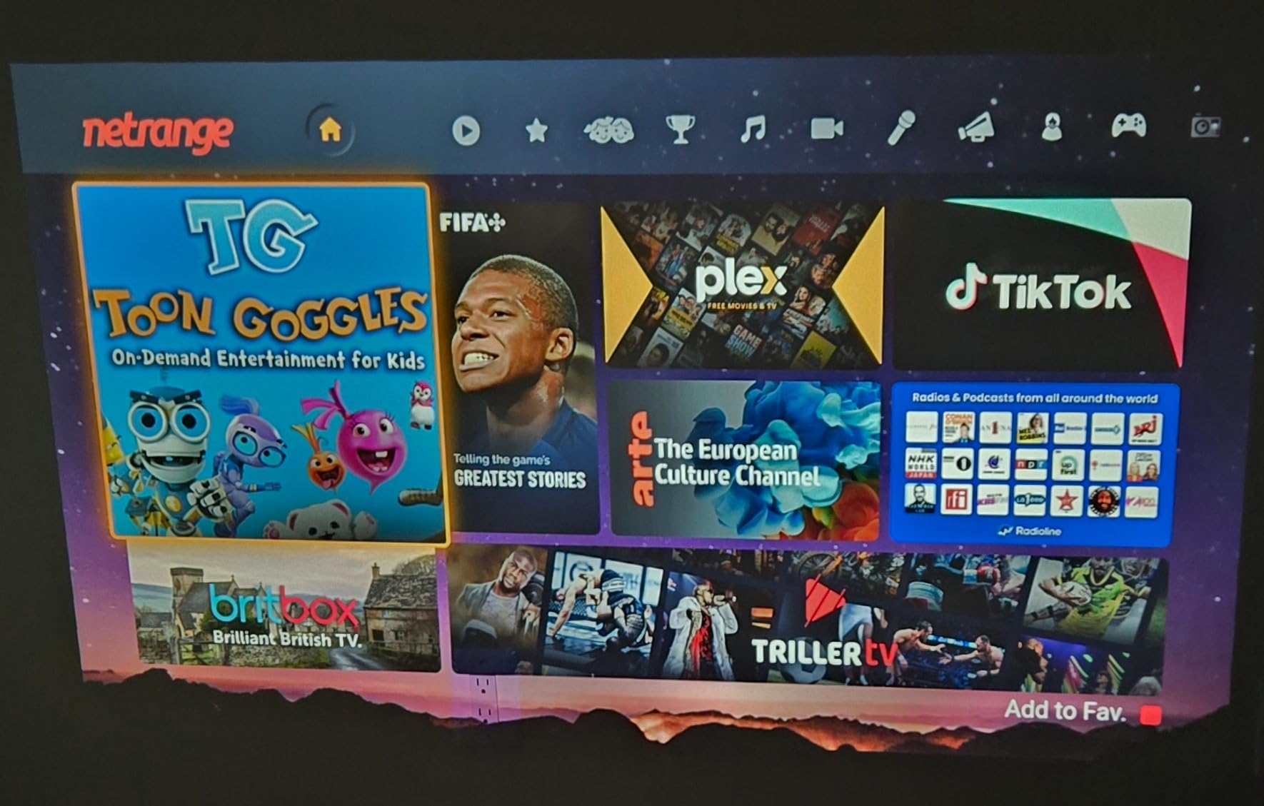 Aurzen EAZZE D1 Smart Projector with WiFi and Bluetooth, Officially-Licensed APP, Auto Focus/Keystone, Dolby Audio 16W Speakers, Native 1080P, HDR10, 4K Support, Portable Mini Outdoor Movie Projector customer photo 2