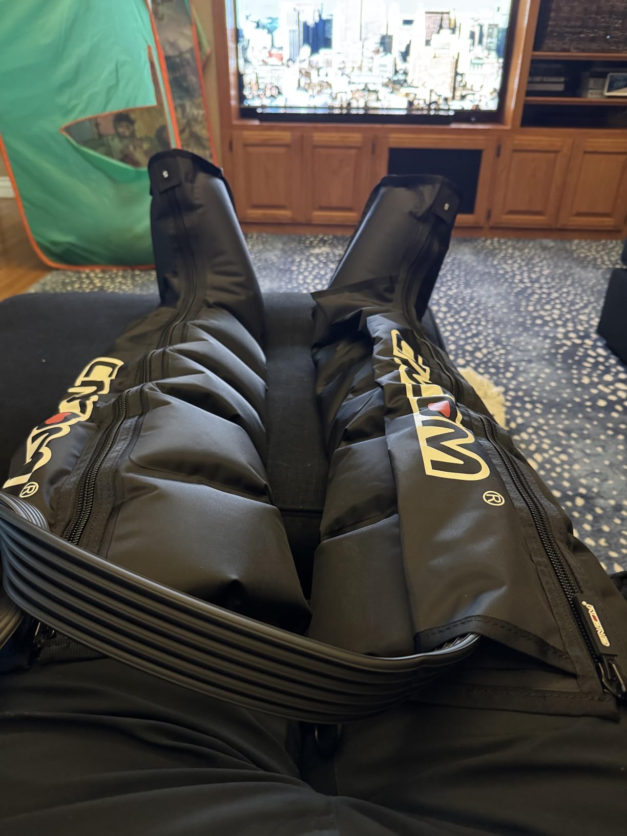 CINCOM Air Compression Recovery System - 6-Zone Professional Dynamic Pressure Leg Massager Boots for Circulation Improvement & Muscle Recovery, Compression Therapy for Athletes, FSA-HSA Eligible customer photo 2