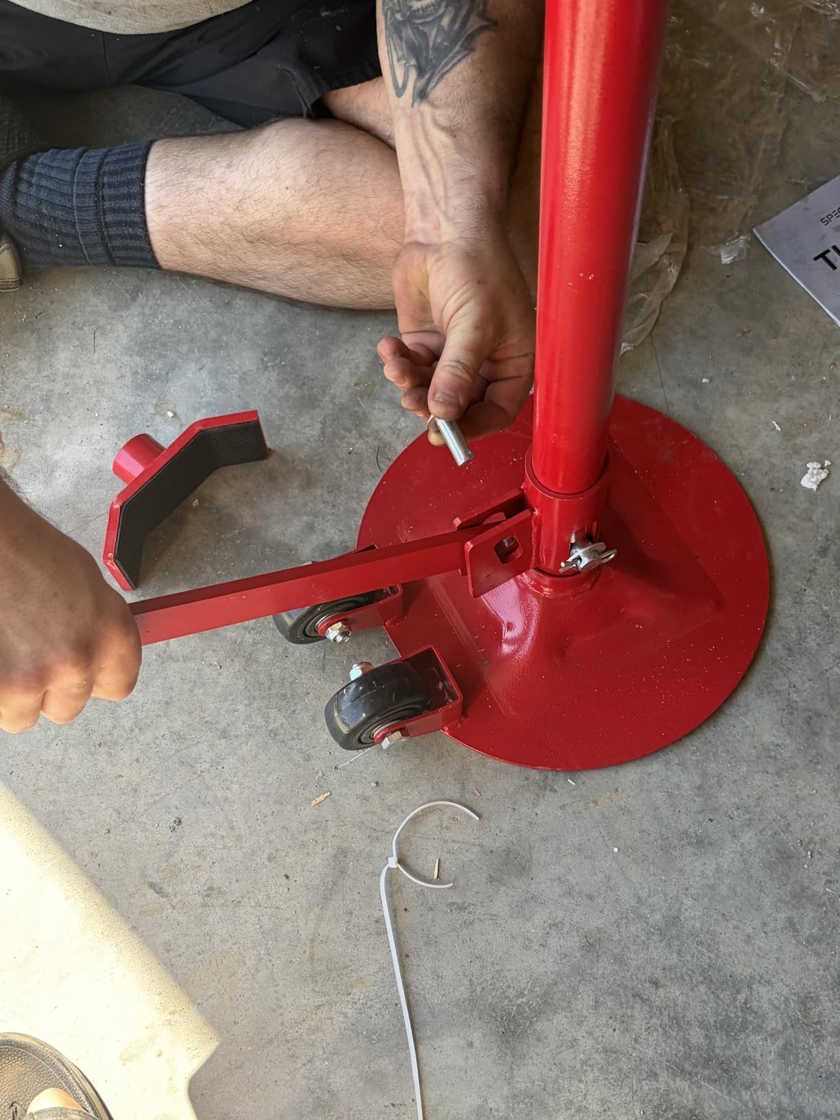 1/2Ton/1100lbs Capacity Hydraulic Transmission Jack, Car & Truck Compatible, 33.5-67 Inch Lift Range, 2-Stage Jack Stand with Foot Pedal, 360 Swivel Wheel, Red customer photo 1