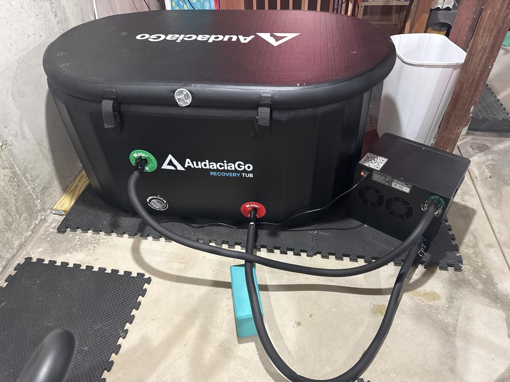 XXL Ice Bath Tub for Athletes, Compatible with Water Chillers, 216-Gallon Inflatable Cold Plunge Tub with Insulated Lid, Thermometer, Water-Absorbent Mat, Portable for Outdoor & Indoor Recovery customer photo 1