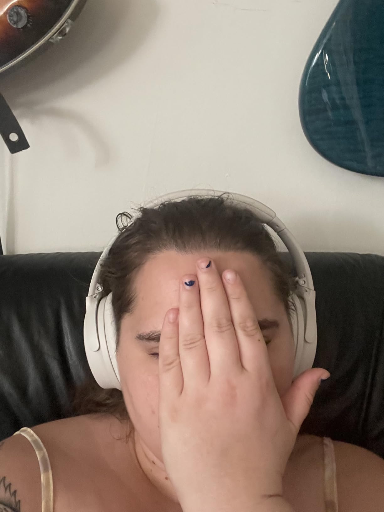 Bose QuietComfort Headphones - Wireless Bluetooth Headphones, Active Over Ear Noise Cancelling and Mic, USB-C Charging, Deep Bass, Up to 24 Hours of Playtime, Sandstone customer photo 2