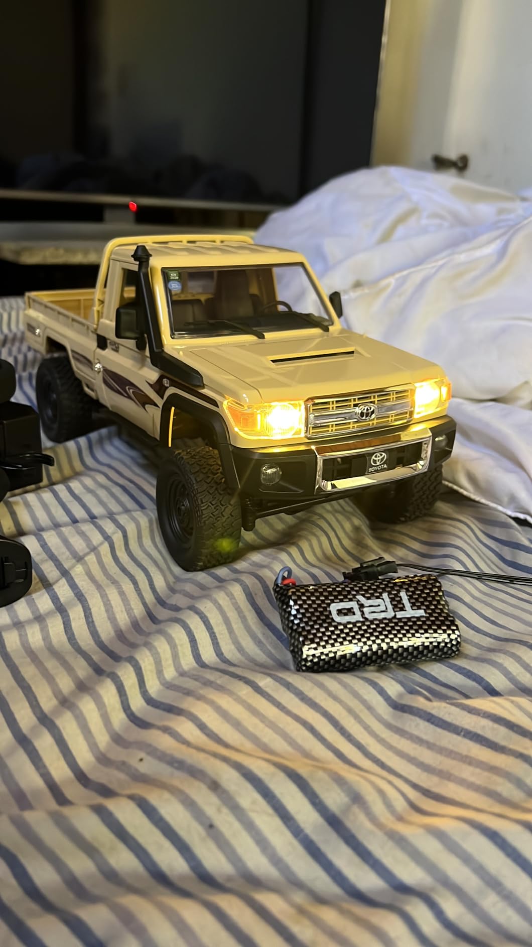 MN-82 RC Rock Crawler Car 1/12 Scale Toyota Pickup Truck , 2.4GHz 4WD Off-Road Remote Control Truck, 2-Speed Modes, 2x1200mAh Batteries, All-Terrain Crawler for Adults Kids Indoor Outdoor customer photo 2