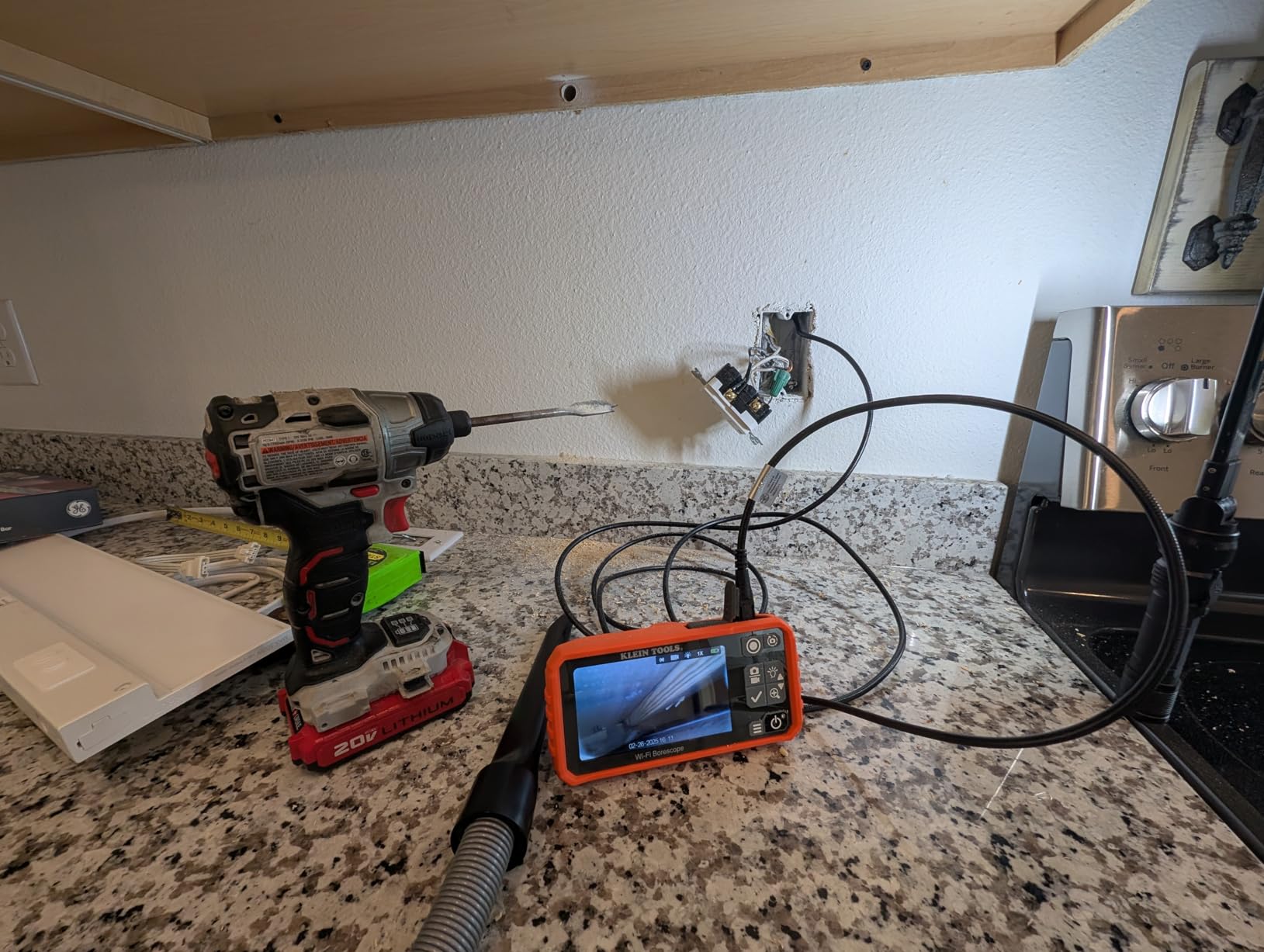 Klein Tools ET17 Utility Borescope with 5.5 mm 9.8-Foot Waterproof Gooseneck Snake, LEDs, 4.3-Inch LCD, Attachments, Endoscope Inspection Camera customer photo 1