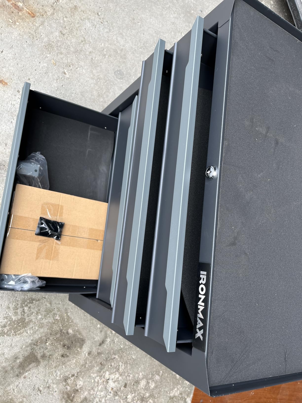 Goplus 5-Drawer Rolling Tool Chest, Steel Tool Storage Cabinet with Handle, Hanging Holes, Central Keyed Locking System, Universal Lockable Wheels, Tool Organizer Box for Garage Workshop customer photo 2