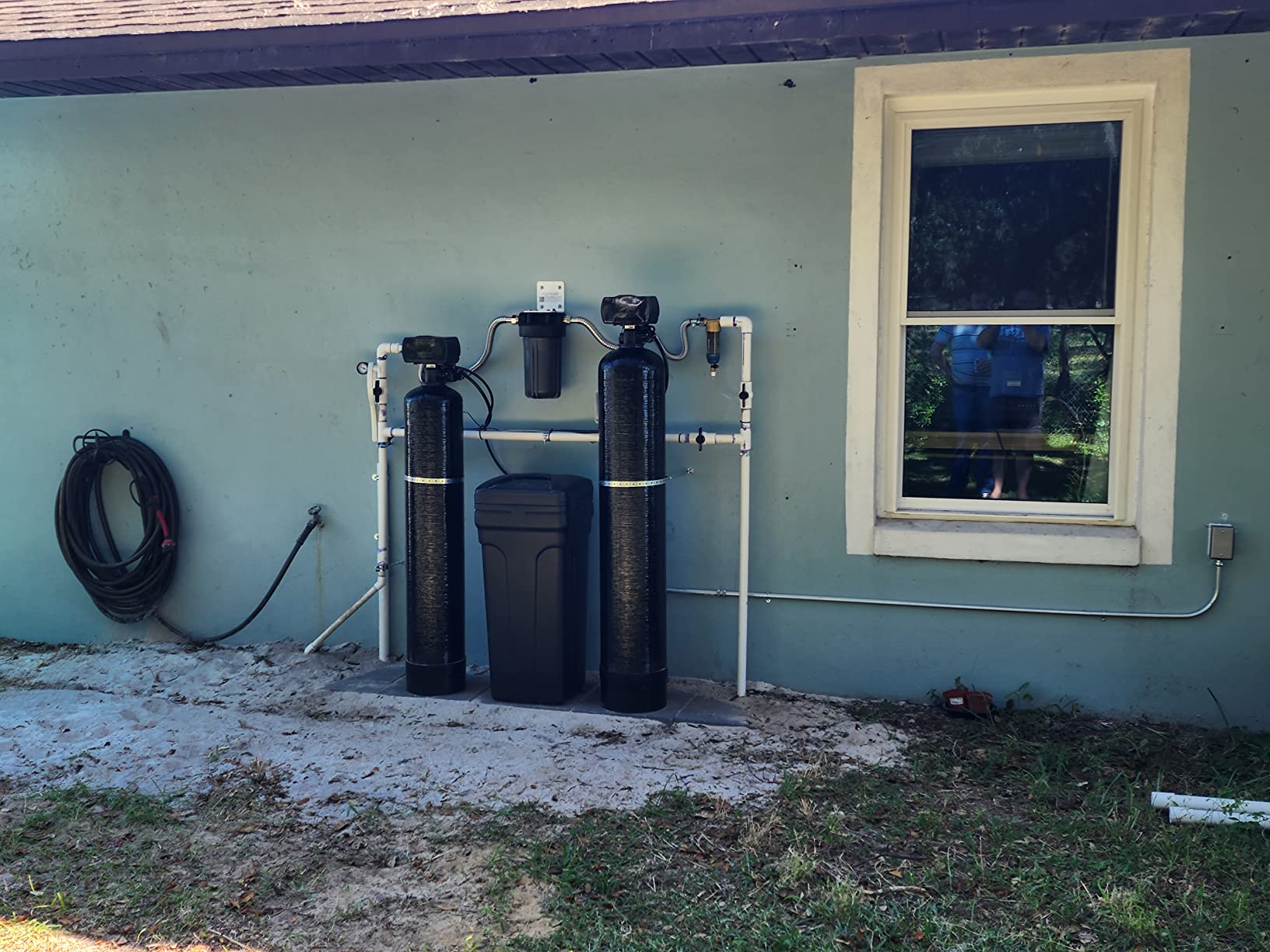 Aquasure Harmony Series 72,000 Grains Whole House Water Softener Bundle with Automatic Digital Control Head and Triple Purpose Sediment/Carbon/Zinc Filter System | Reduces Hardness (for 6+ bathrooms) customer photo 1