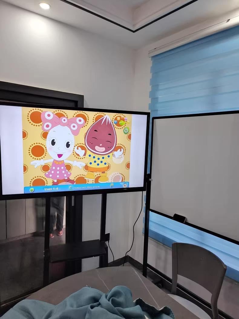 55'' Smart Board, 4K UHD Interactive Touchscreen Whiteboard, Android13 Wireless Smartboard for Classroom Home Office Studio customer photo 1