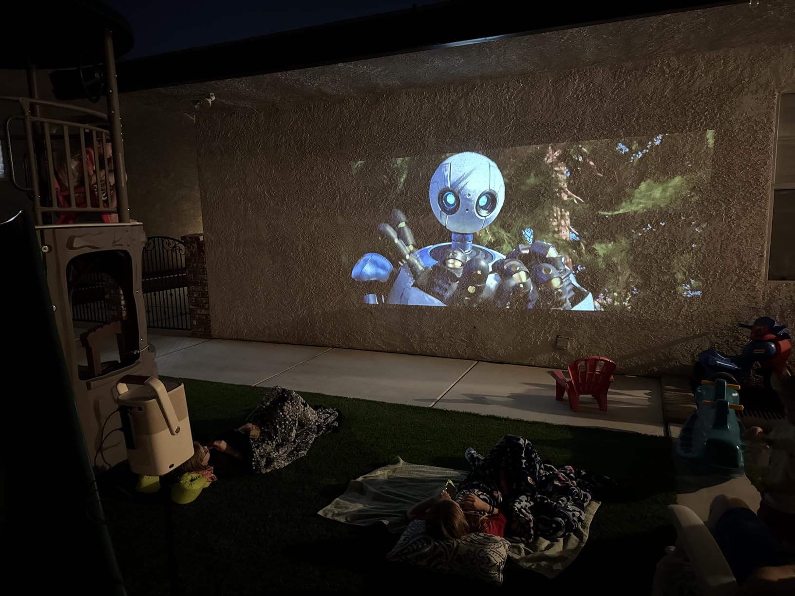 Yaber T2 Outdoor Projector with WiFi 6 and Bluetooth - Native 1080P, Sound by JBL, Built-in Battery customer photo 1