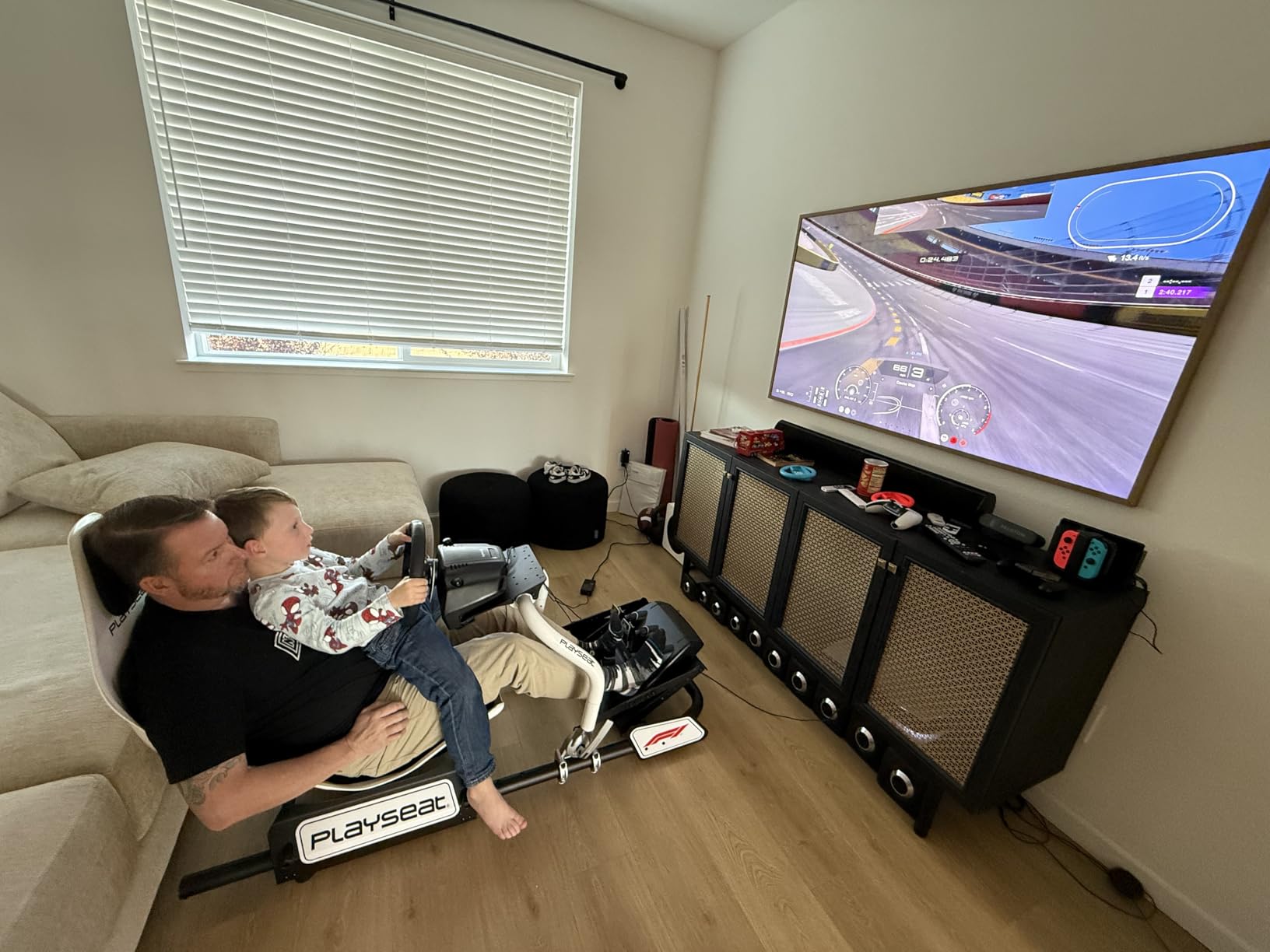 Playseat Formula Instinct - F1 Edition Racing Simulator customer photo 2