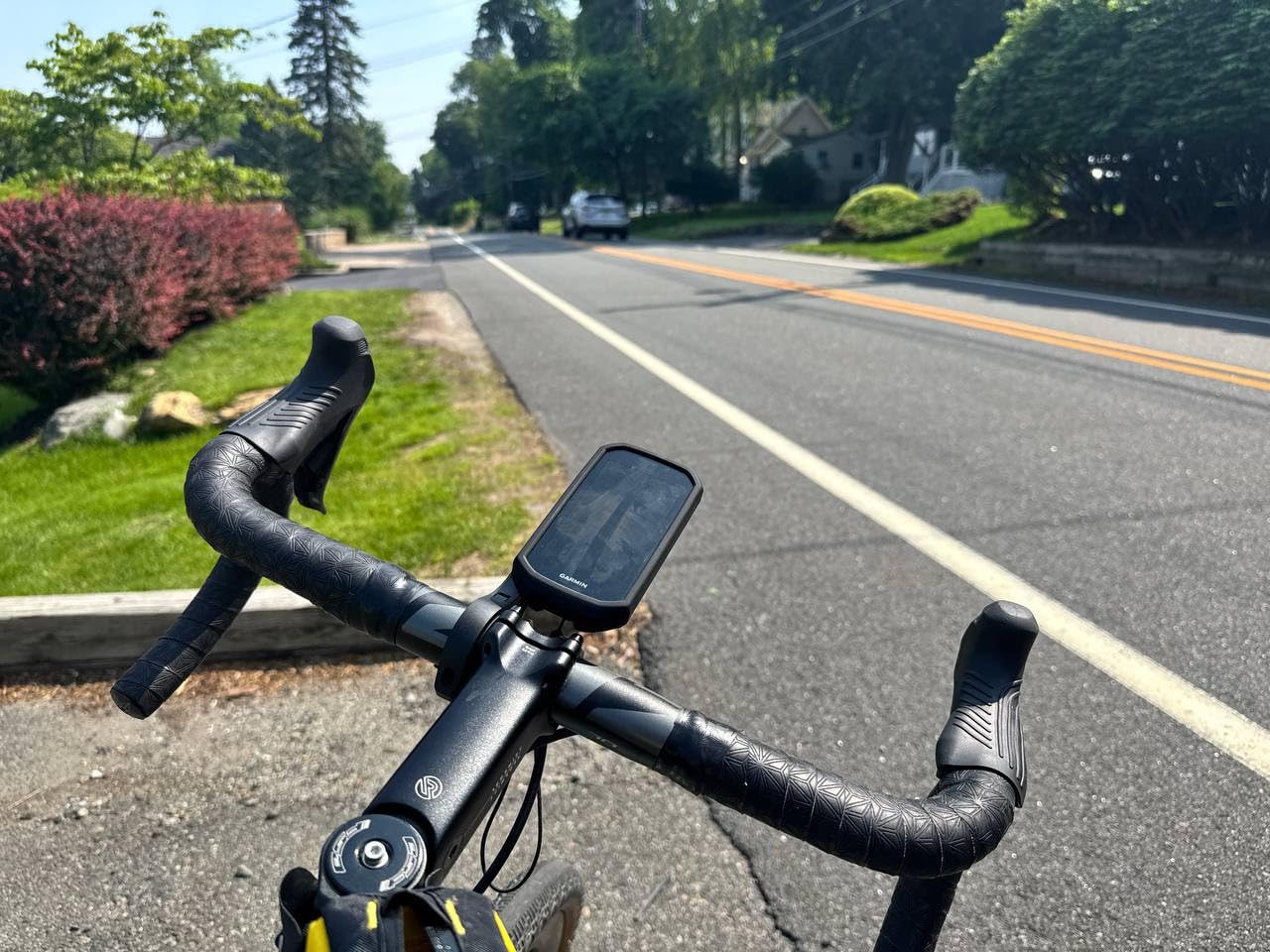 Garmin Edge 1050, Premium Cycling Computer, Vivid Color Touchscreen Display, Built-in Speaker, Advanced Training and Group Ride Features, Road Hazard Alerts customer photo 2