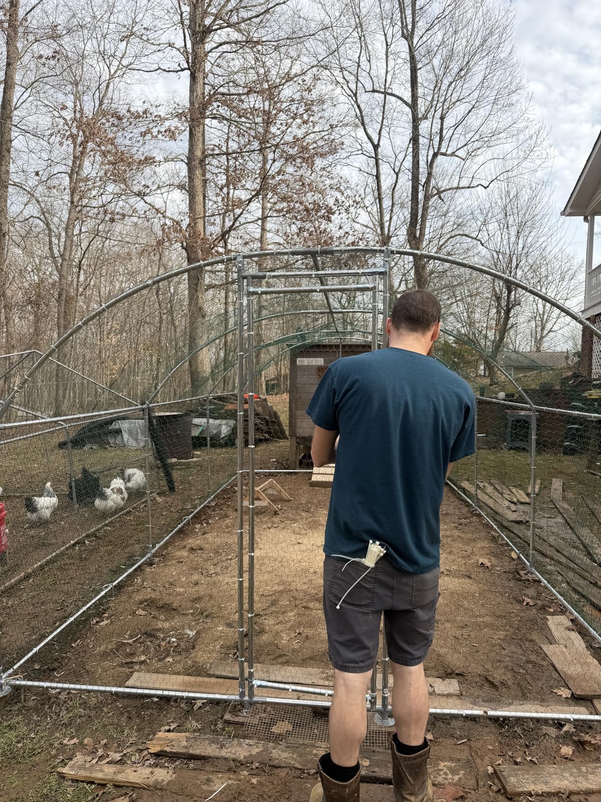 VEVOR Large Metal Chicken Coop, 9.8x13.1x6.5 ft Large Walk in Chicken Runs for Yard with Cover, Hen House Enclosure with Security Lock, Outdoor Duck Rabbit Cage Poultry Pen for Backyard, Farm, Yard customer photo 1