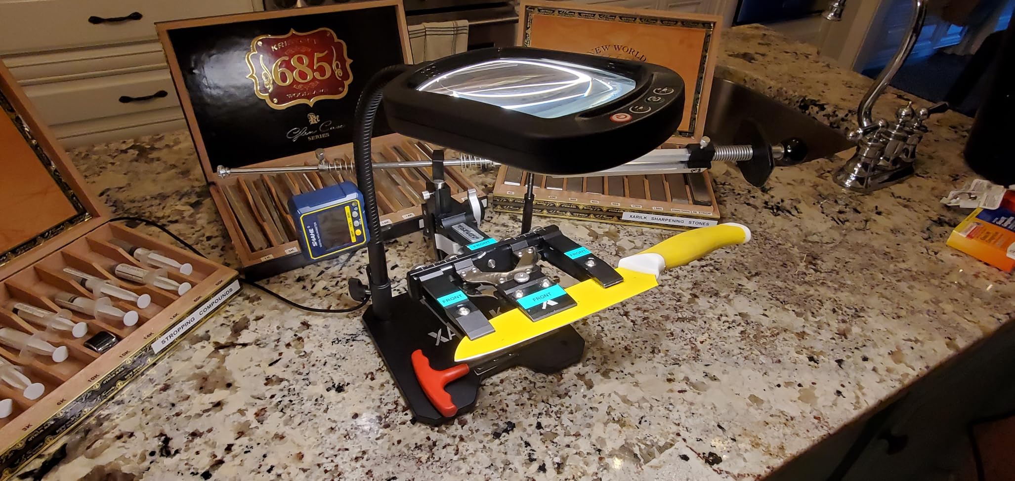 Veemagni 10X Rectangle Magnifying Glass with Light and Stand, Flexible Gooseneck LED Lighted Desk Lamp, 5 Color Modes Stepless Dimmable, Hands Free Magnifier for Reading Crafts Painting Close Work customer photo 2