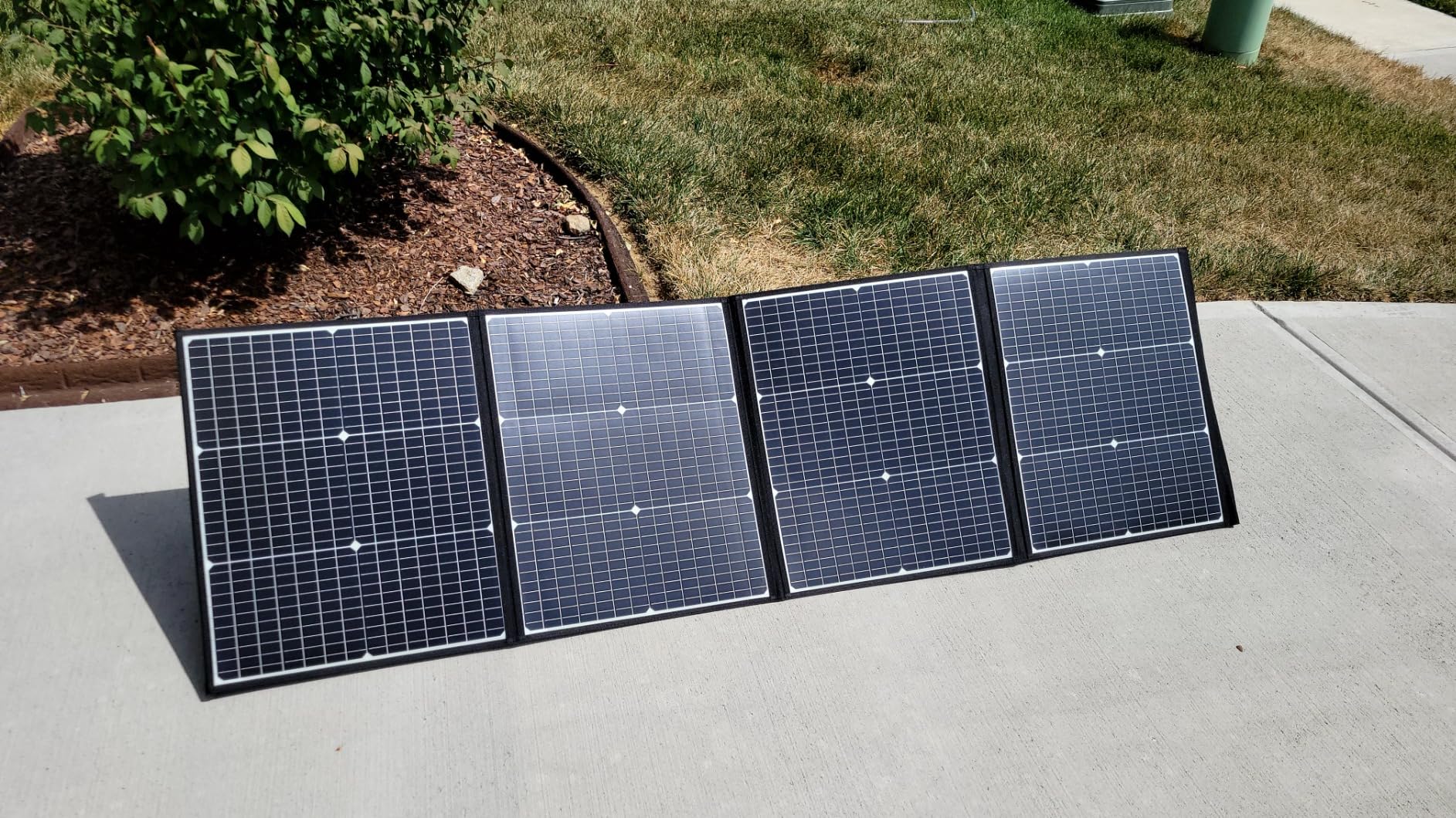 BALDR Solar Panels 200W Monocrystalline Portable Folding Solar Charger for Solar Generators and Portable Power Stations，Solar Panel Kit for Camping, Off Grid Living customer photo 1