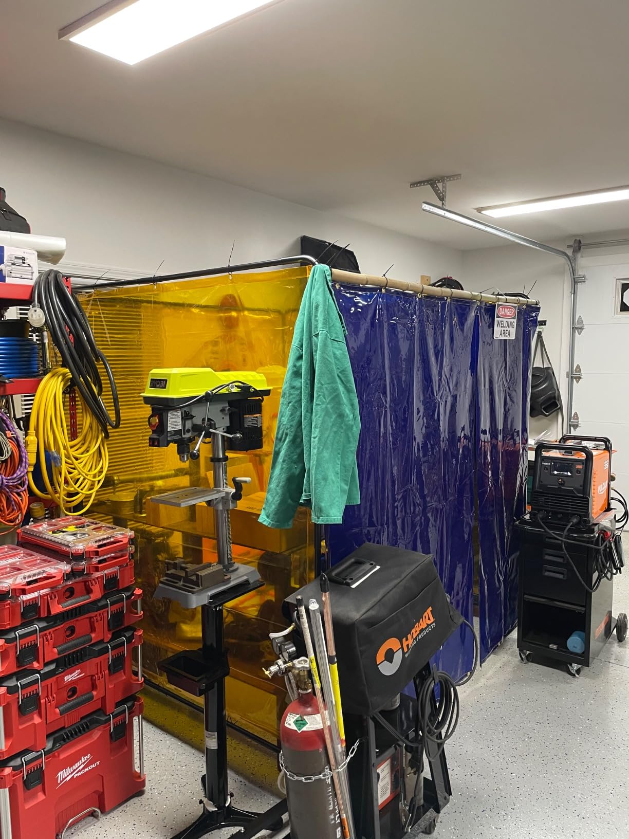 VEVOR Welding Screen with Frame, 6' x 6' 3 Panel Welding Curtain Screens, Flame-Resistant Vinyl Welding Protection Screen on 12 Swivel Wheels (6 Lockable), Movable & Professional for Workshop, Green customer photo 2