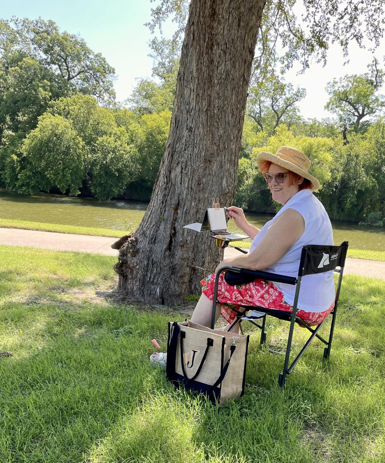 Fuumuui Travel Watercolor Palette 24 Grids Foldable with 2pcs Sable Travel Watercolor Brushes, Portable Walnut Wood Palette Box for Plein Air Painting customer photo 1