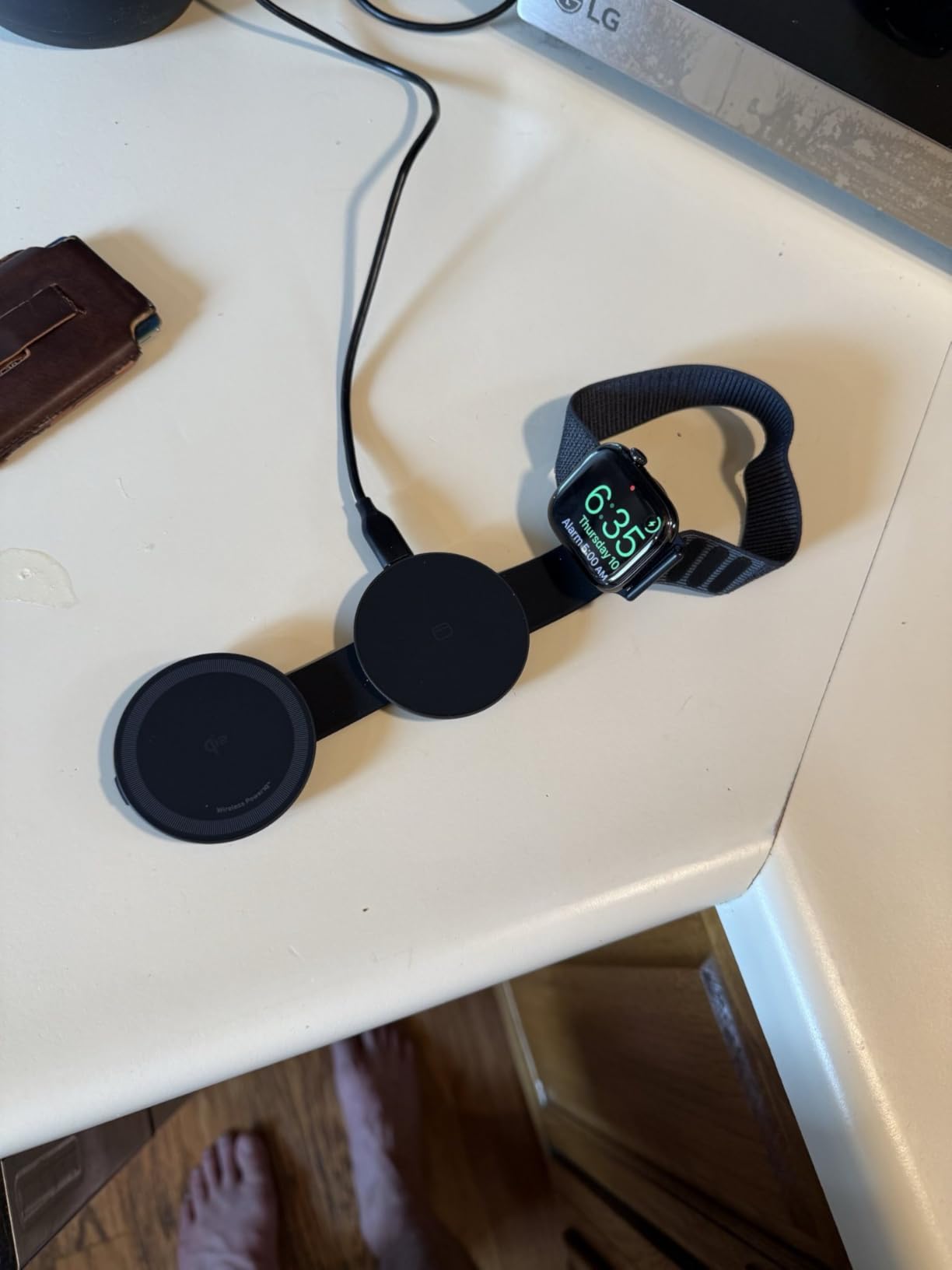 Anker MagSafe Compatible MagGo UFO 3-in-1 Charger, iPhone 17 Wireless Charging Station, 15W Qi2 Certified, Foldable Travel Charging Pad, for iPhone 17/16/15/14, AirPods, Apple Watch (Not a Power Bank) customer photo 2