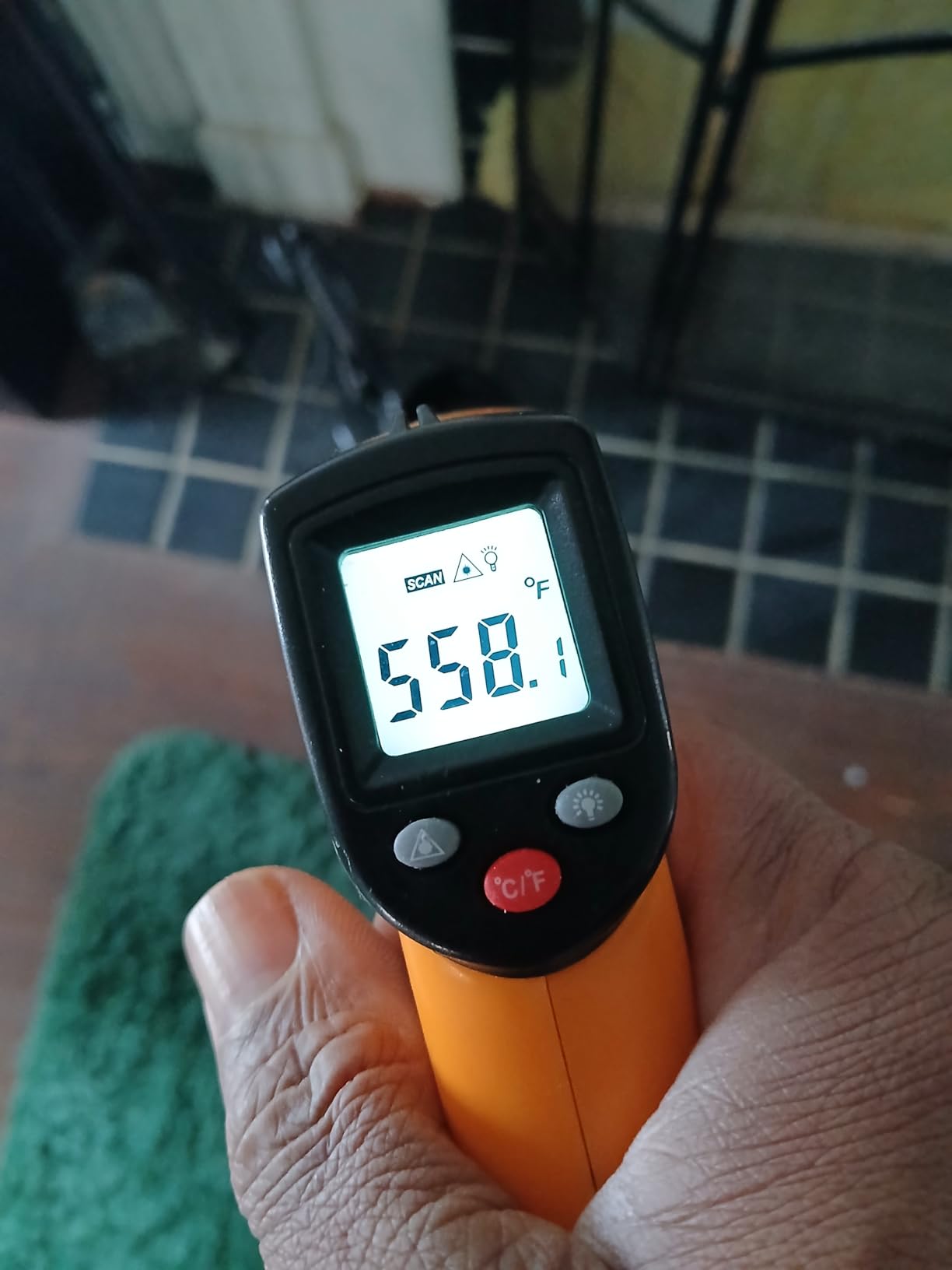 DOMICA 150W 2 Pack Reptile Heat Bulb, Beared Dragon Ceramic Heat Emitter, E26 No Light Night Use Heater Bulbs for Turtle, Lizard, Snake, Amphibians, Pet Brooder Coop Chicken (150W-Large Tank) customer photo 1