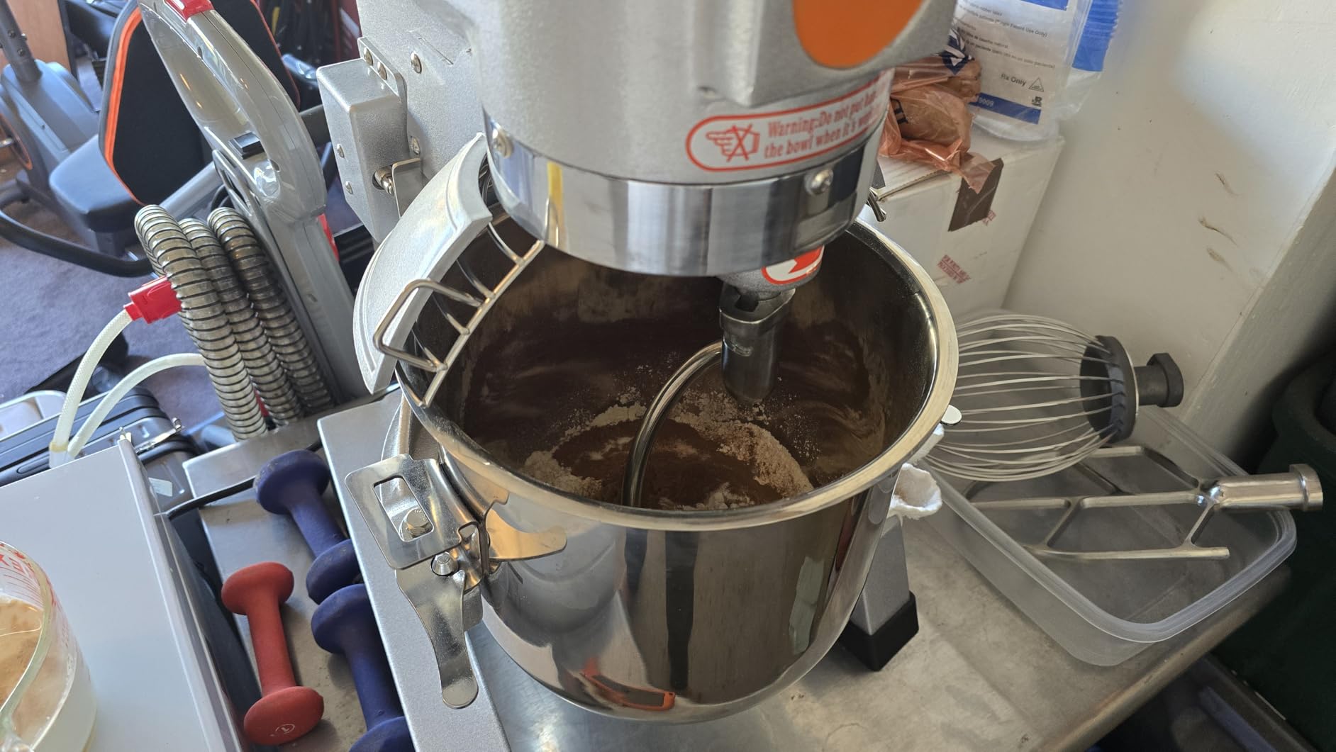 VEVOR Commercial Mixer, 10Qt Stainless Steel Bowl, 450W Commercial Stand Mixer with 3 Speeds Adjustable, Dough Hook Whisk Beater Included customer photo 1