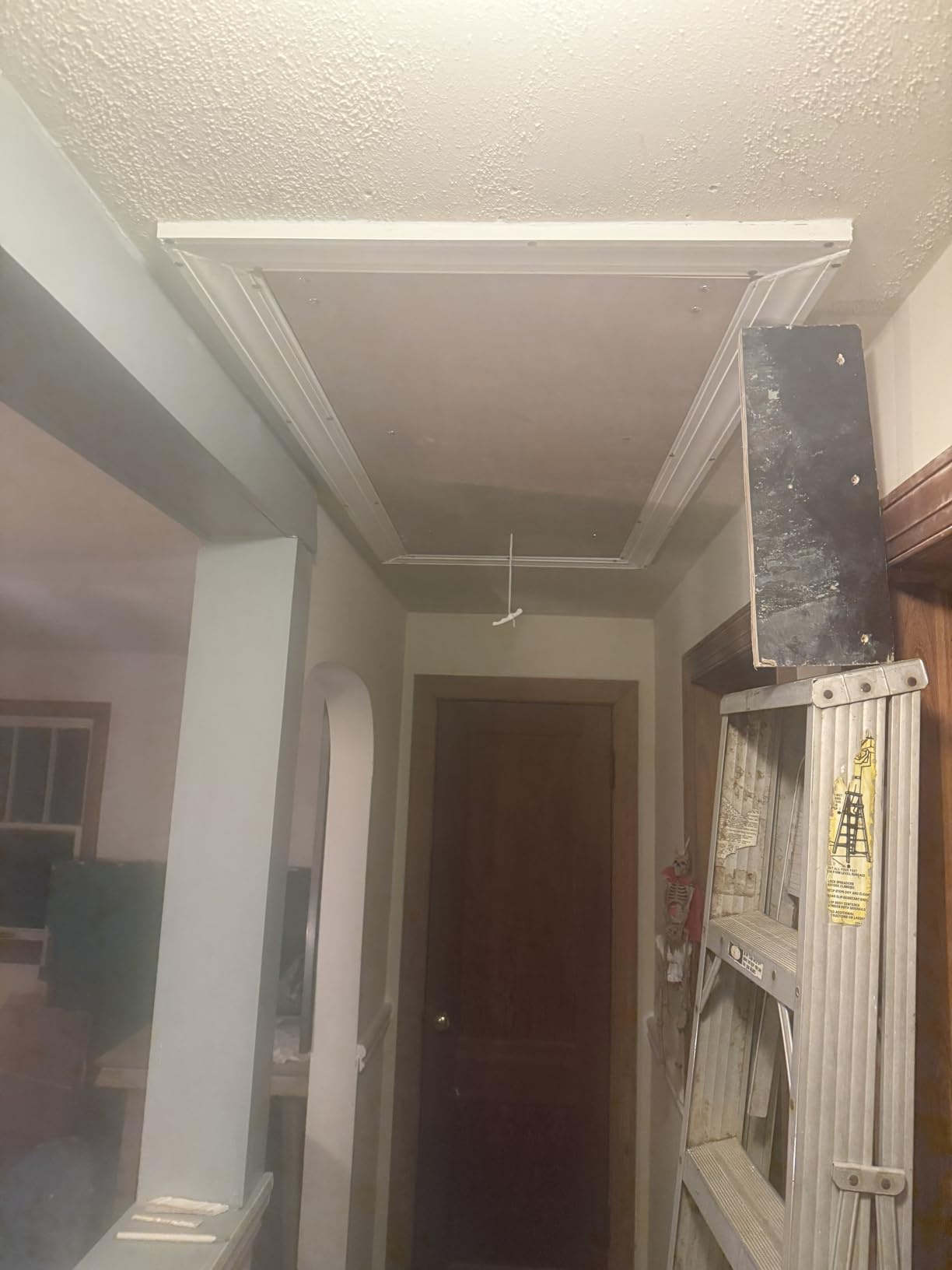 Aluminum Attic Ladder - Retractable Loft Stairs, Folding Pull-Down Design, Manual Lifting for 7'8