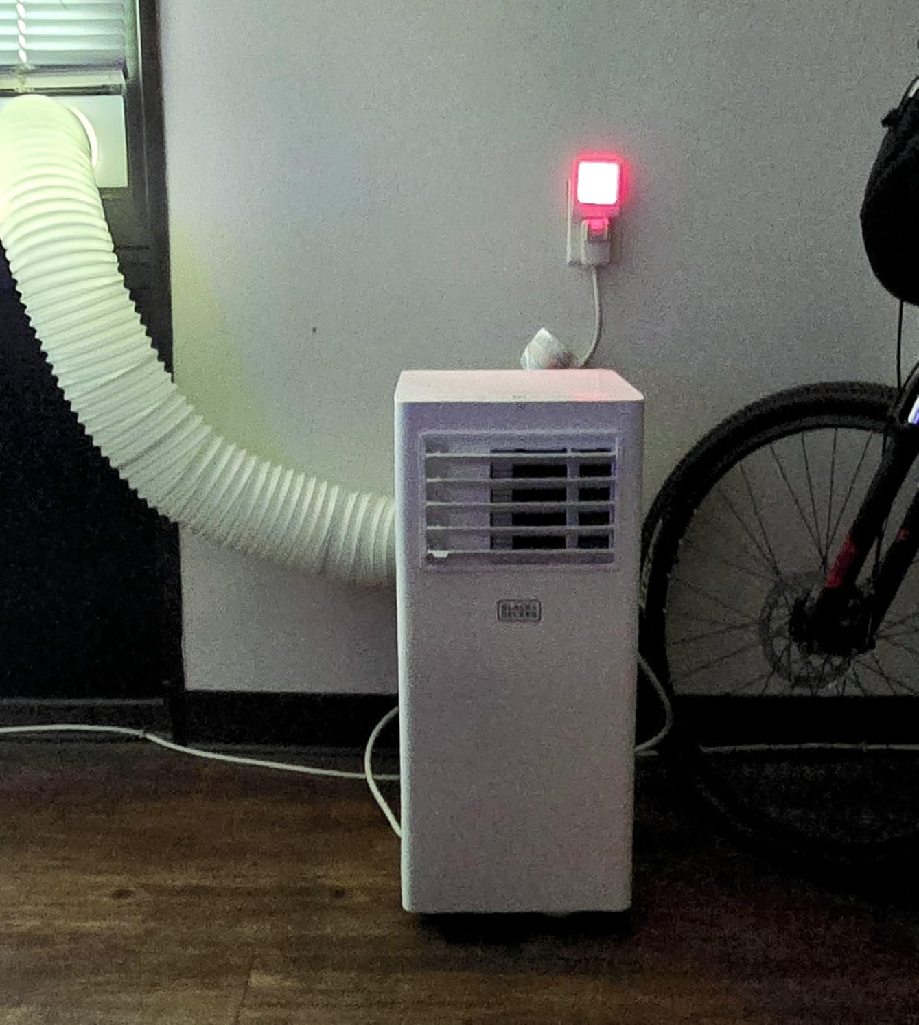 BLACK+DECKER Portable Air Conditioner, 8,500 BTU (5,100 BTU SACC) for Rooms Up To 350 Sq. Ft., Portable AC with Full Function Remote Control & Window Kit, BPACT05SM, White customer photo 2