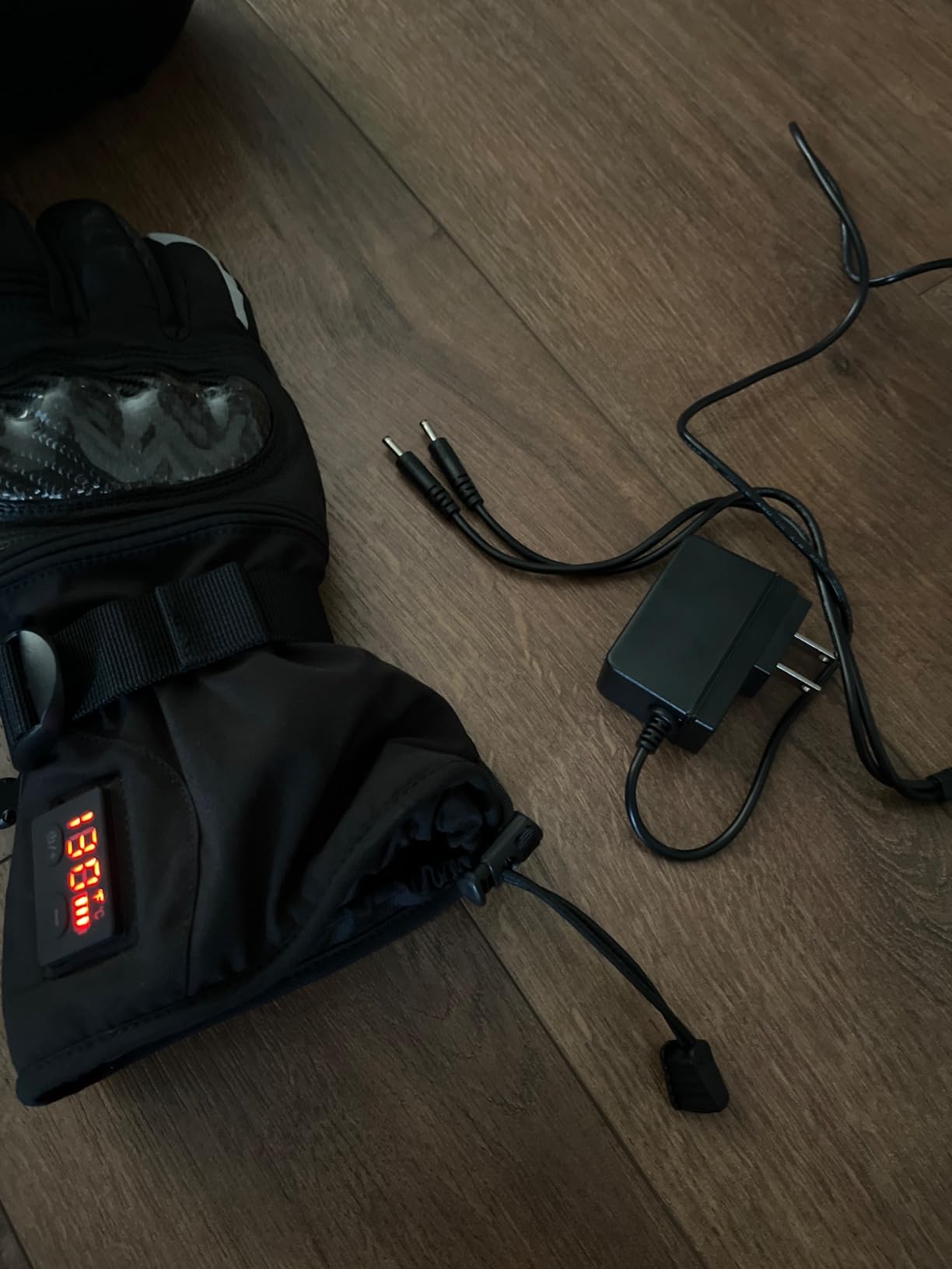 Winna Heated Motorcycle Gloves for Men Women, Touchscreen Compatible, 32F to 150F, 2700mAh Rechargeable Battery customer photo 1