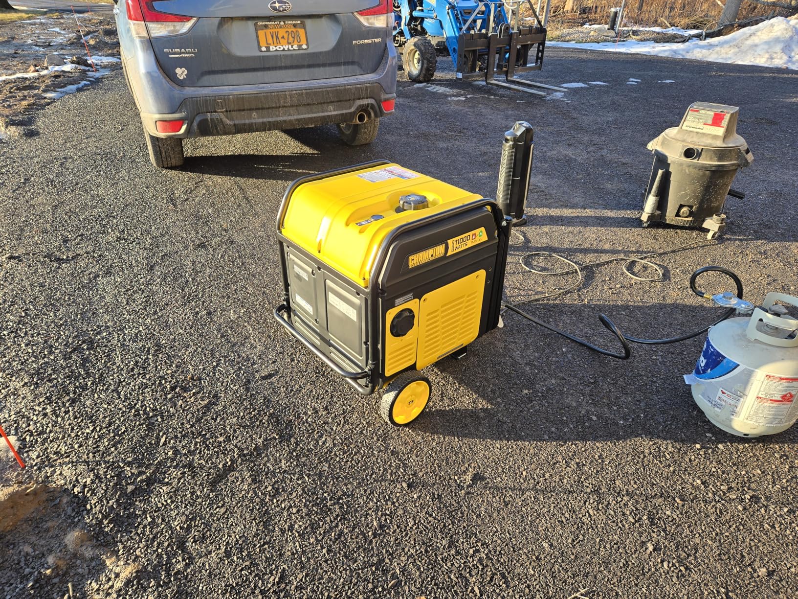 Champion Power Equipment 11,000-Watt Electric Start Dual Fuel Home Backup Portable Inverter Generator with Quiet Technology and CO Shield customer photo 2