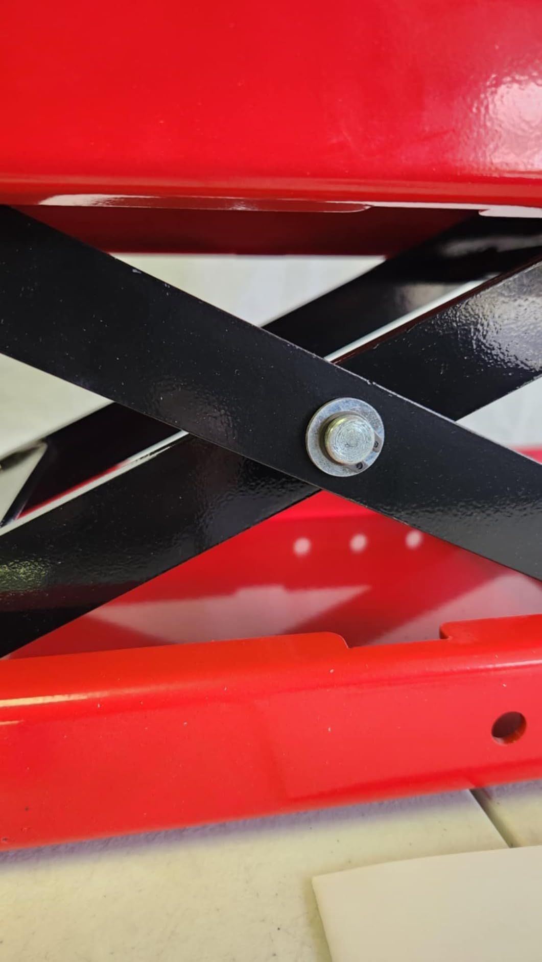 Motorcycle Lift, 1100 Lbs Capacity Motorcycle Scissor Jack with Upgraded Anti-Slip Bottom and Thickened Rubber Wide Deck,Steel Motor Bike Hoist Stand with Crank for ATV, Cruiser Bikes, Dirt Bikes customer photo 1