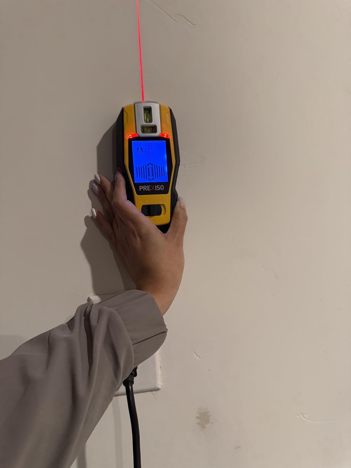 PREXISO 2-in-1 Stud Finder with Laser Level, Rechargeable Multi Surface Cross Line Laser & Wall Stud Scanners Tool for Hanging Frames & Picture, Wood AC Wire Metal Studs Joist Pipe Detection customer photo 2