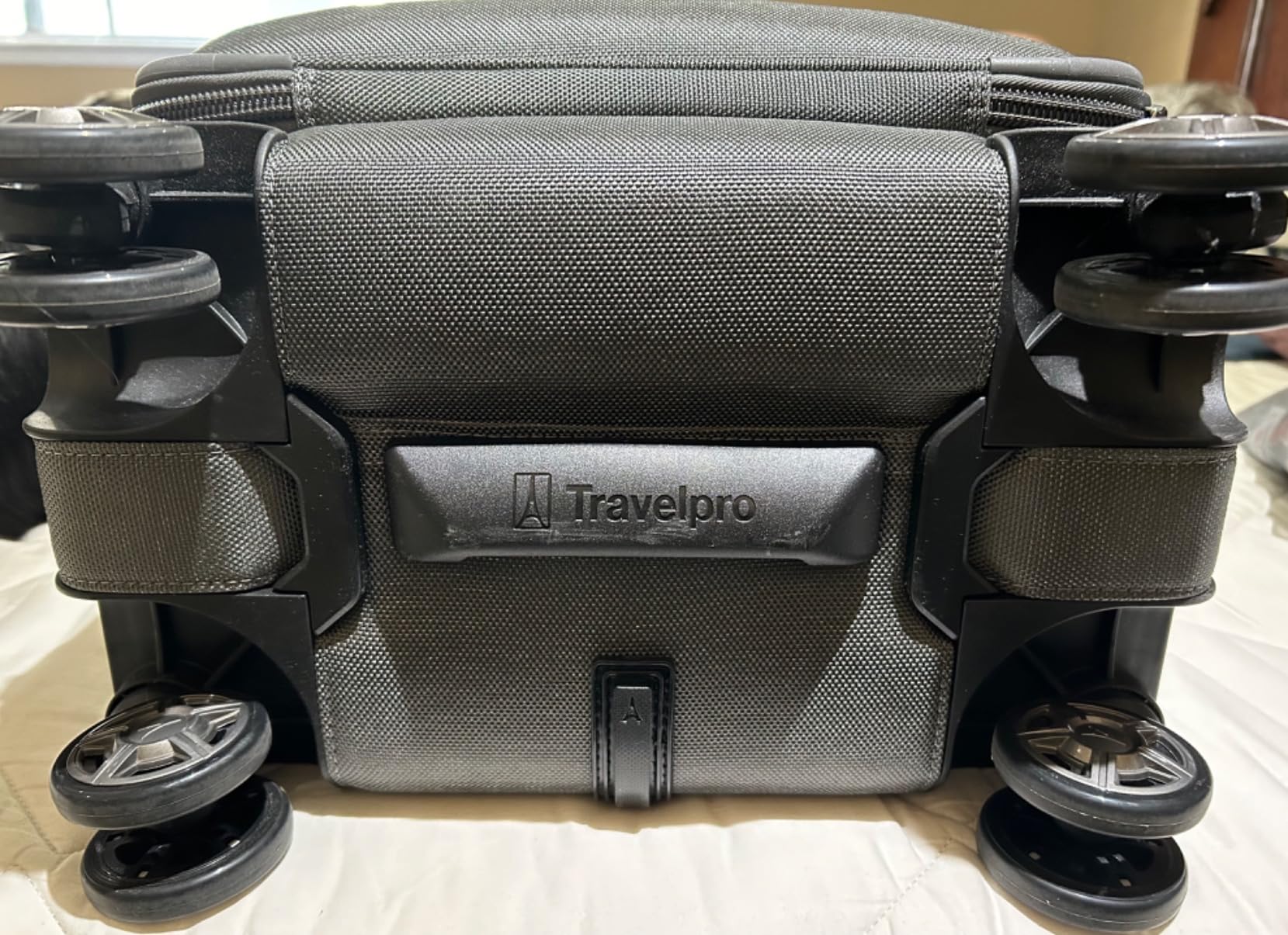 Travelpro Platinum Elite Underseat Spinner Tote Bag with USB Port, True Navy, 16-Inch customer photo 1