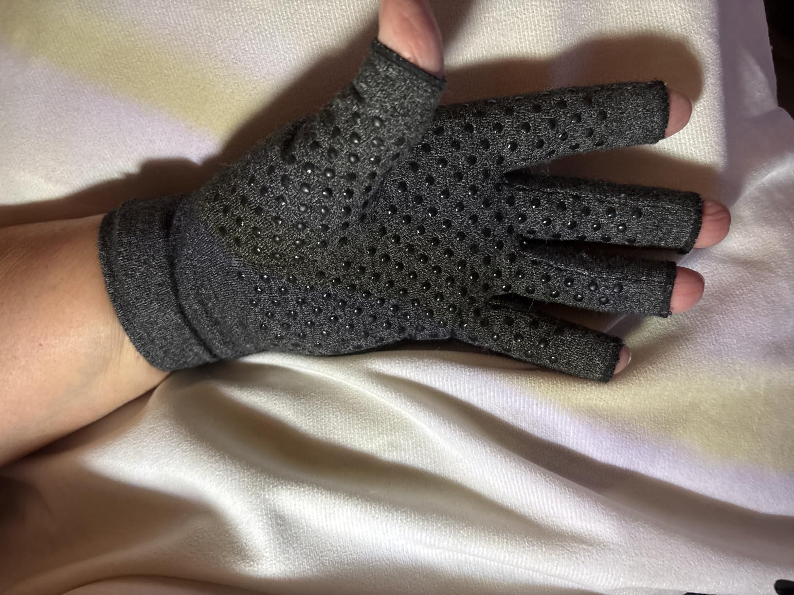 6 Pairs Arthritis Compression Gloves for Women Men Fingerless Hand Compression Gloves for Typing, Driving and Work customer photo 1