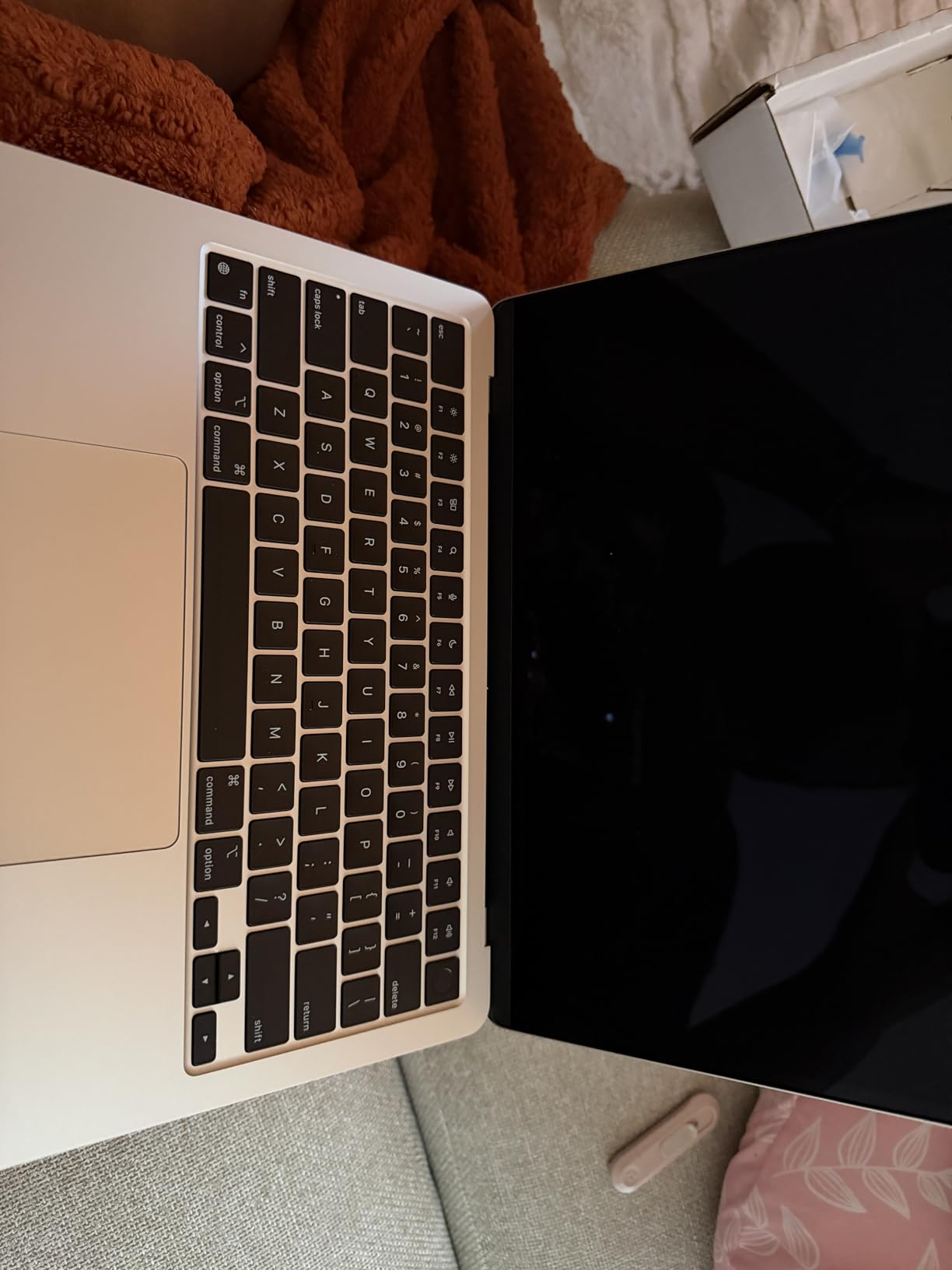 Apple 2024 MacBook Air with Apple M3 Chip, 13-inch, 16GB RAM, 512GB SSD Storage Midnight (Renewed) customer photo 1