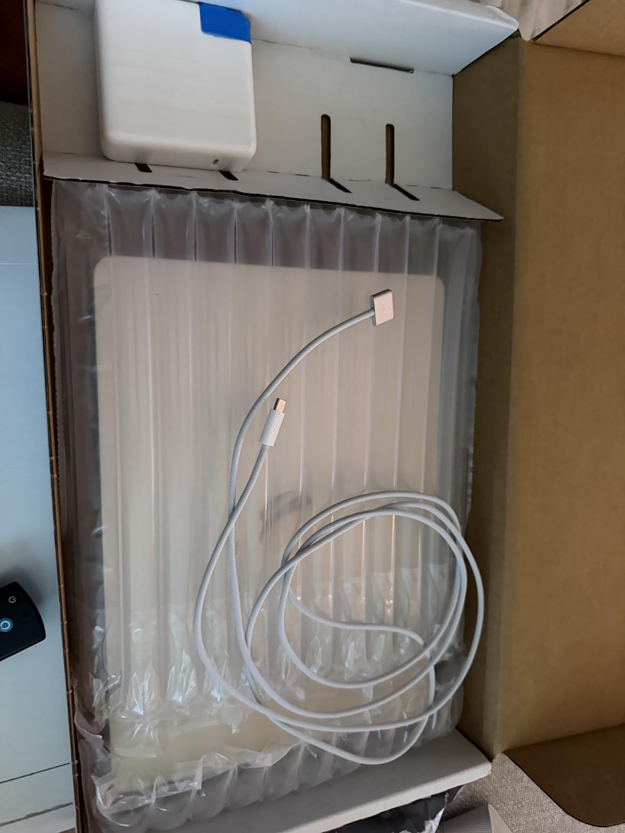 Apple 2024 MacBook Air with Apple M3 Chip, 13-inch, 16GB RAM, 512GB SSD Storage Midnight (Renewed) customer photo 2