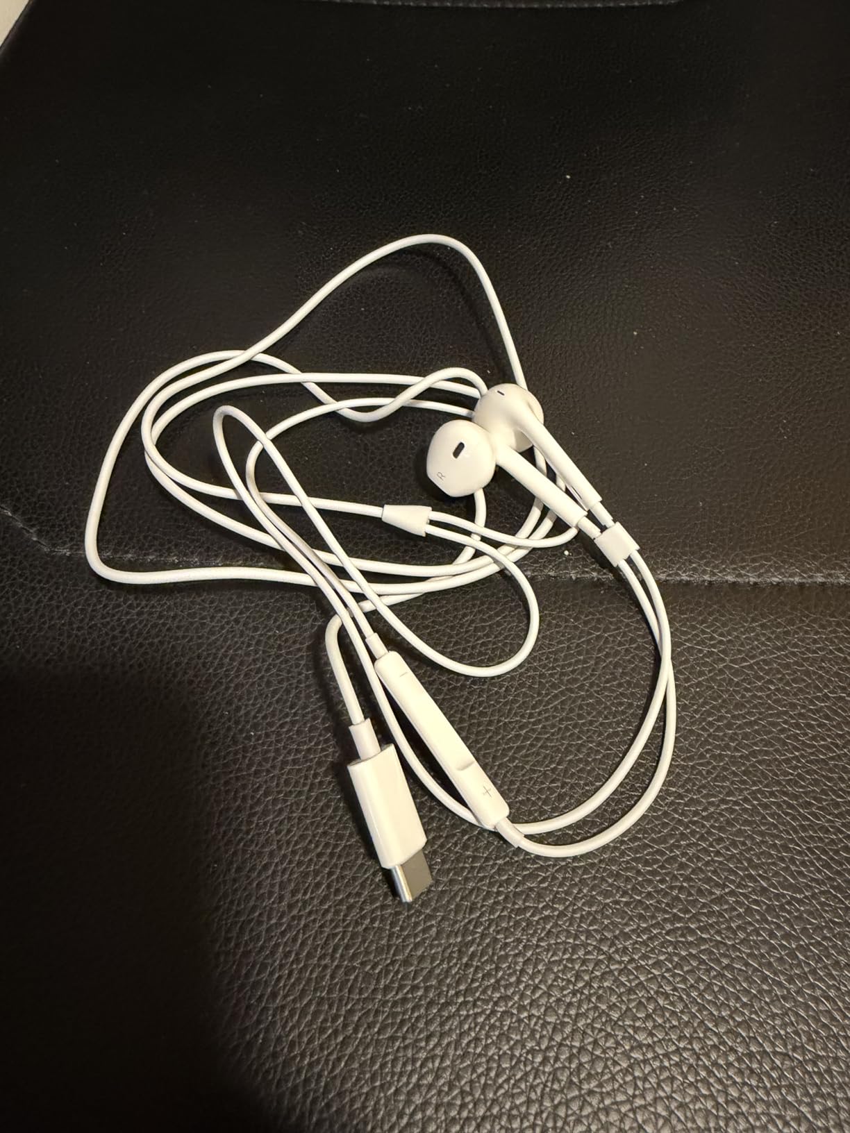 Apple EarPods Headphones with USB-C Plug, Wired Ear Buds with Built-in Remote to Control Music, Phone Calls, and Volume customer photo 2
