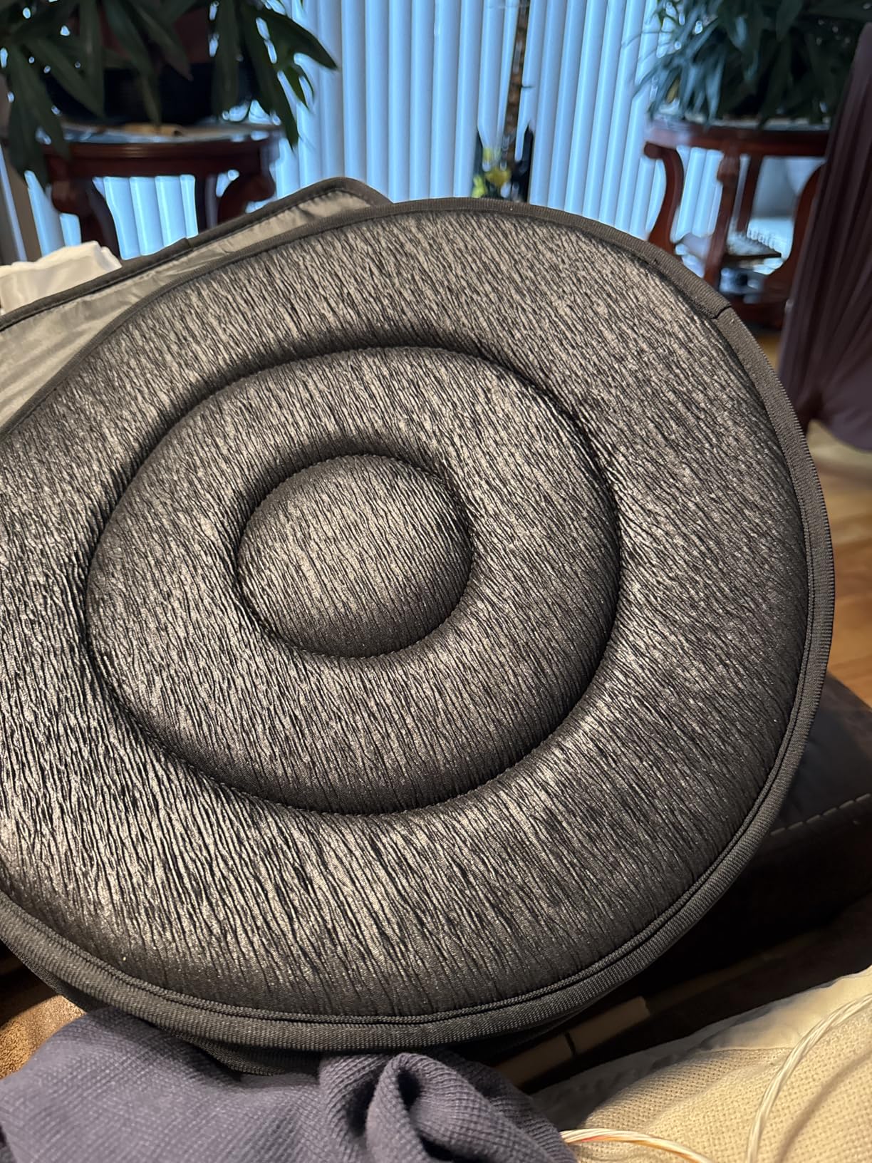 360 Rotating Seat Cushion for Car,Swivel Car Seat for Car for Elderly Support, Non Slip, Memory Foam, Ergonomic Design (Black) customer photo 1