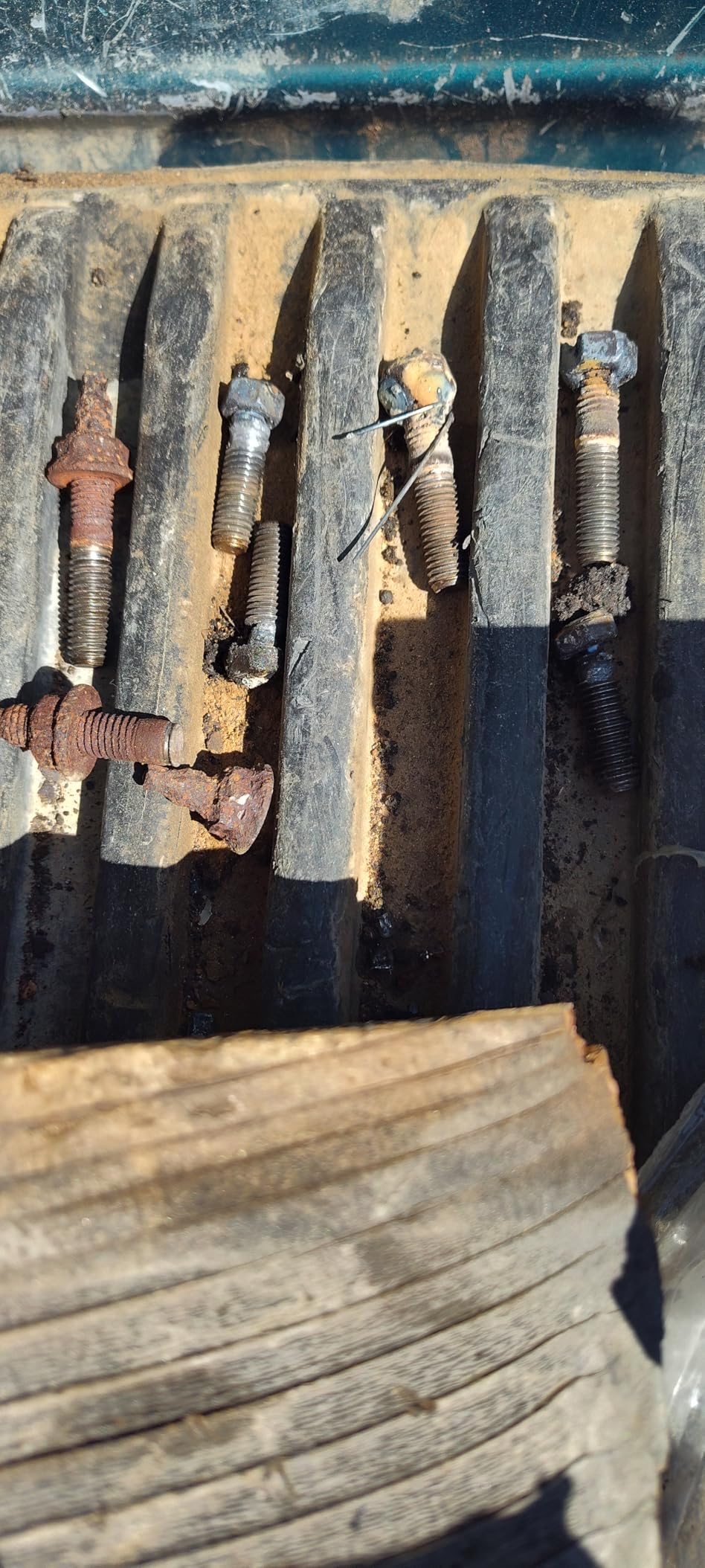 BILT HARD 135A 3-in-1 IGBT Inverter Welder, 110V Flux Core MIG/Lift TIG/Stick Welding Machine with Synergic Control, LED Display, 2T/4T/SPOT Modes & Full Kit (Solar Helmet, Gloves) customer photo 2