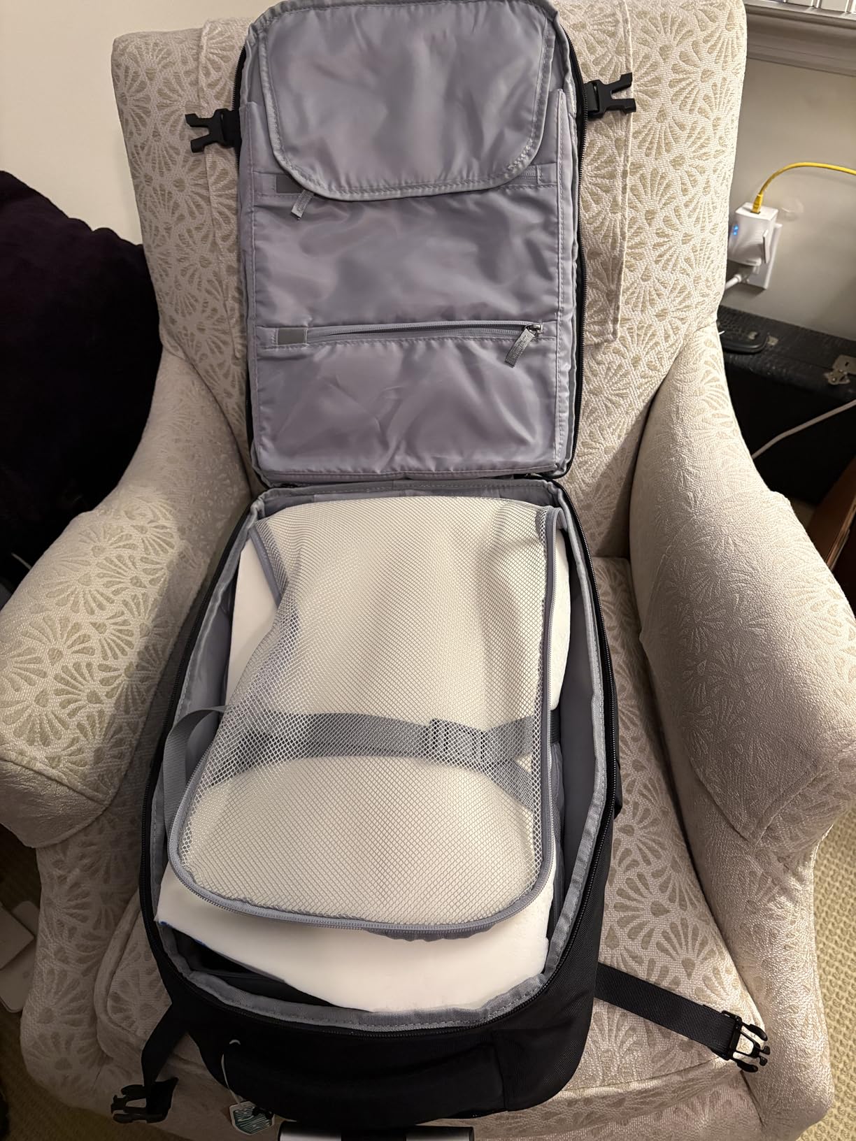 BAGSMART Rolling Camera Bag for DSLRs, Professional Large Camera Backpacks for Travelling Photographers, Photographic Rolling Case & Travel Suitcase, Black customer photo 2