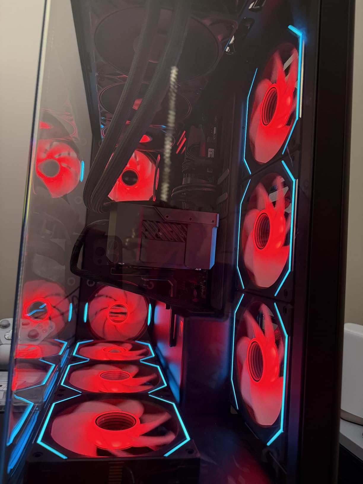 HAVN HS 420 Dual-Chamber Mid Tower PC Case ATX Black | Hybrid Design, 11x 140mm Fan Slots & 3X 420mm Radiator Support, SimpliCable Cable Management, Tempered Glass, PWM Fan Hub customer photo 2