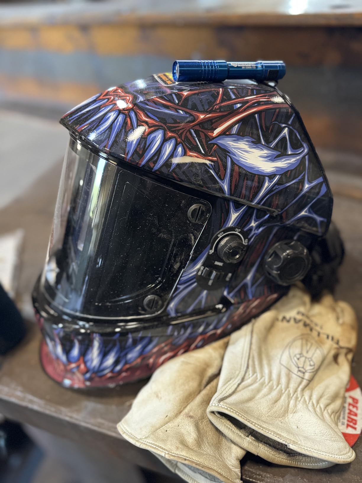 ARCCAPTAIN Auto Darkening Welding Helmet with Side View, 180° Panoramic View, 1/1/1/1 True Color Large Viewing Welding Hood with 4 Arc Sensor Solar Powered, Wide Shade 4/5-9/9-13 for TIG MIG ARC CUT customer photo 1