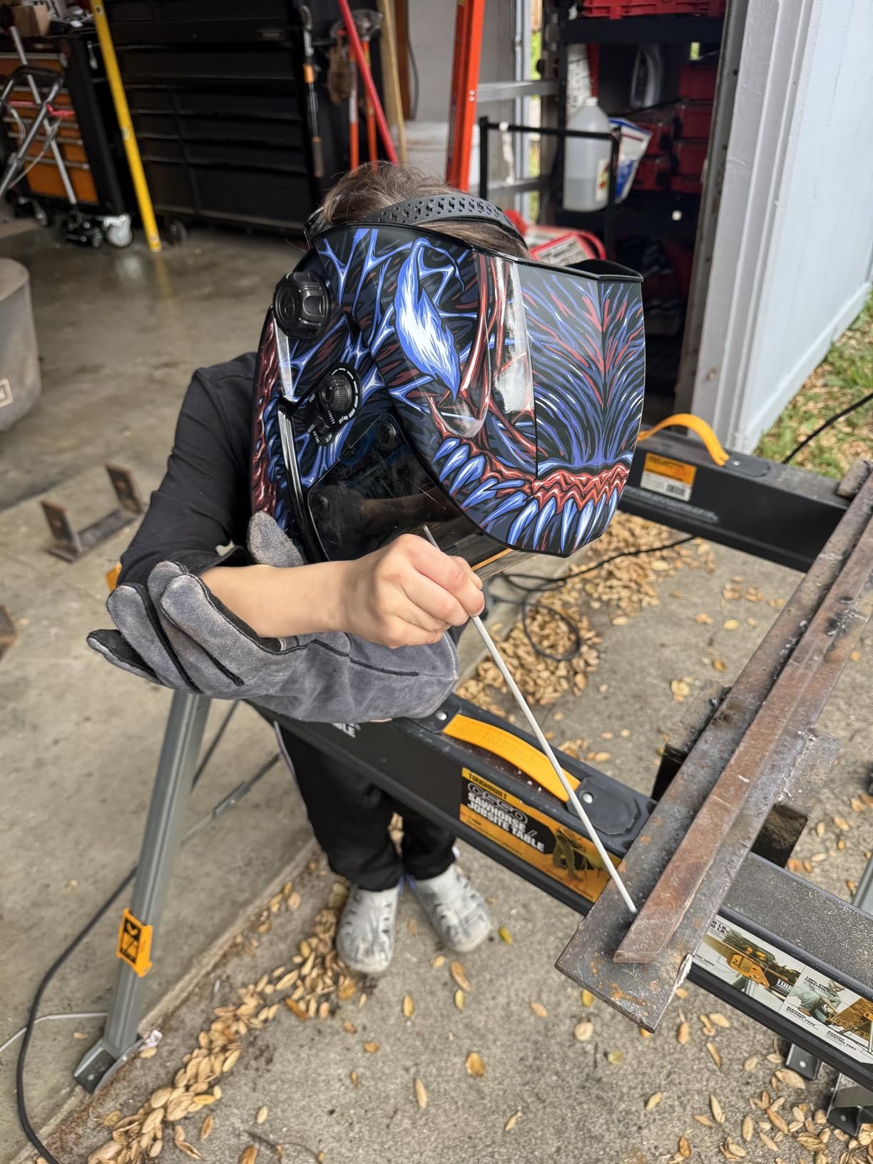 ARCCAPTAIN Auto Darkening Welding Helmet with Side View, 180° Panoramic View, 1/1/1/1 True Color Large Viewing Welding Hood with 4 Arc Sensor Solar Powered, Wide Shade 4/5-9/9-13 for TIG MIG ARC CUT customer photo 2
