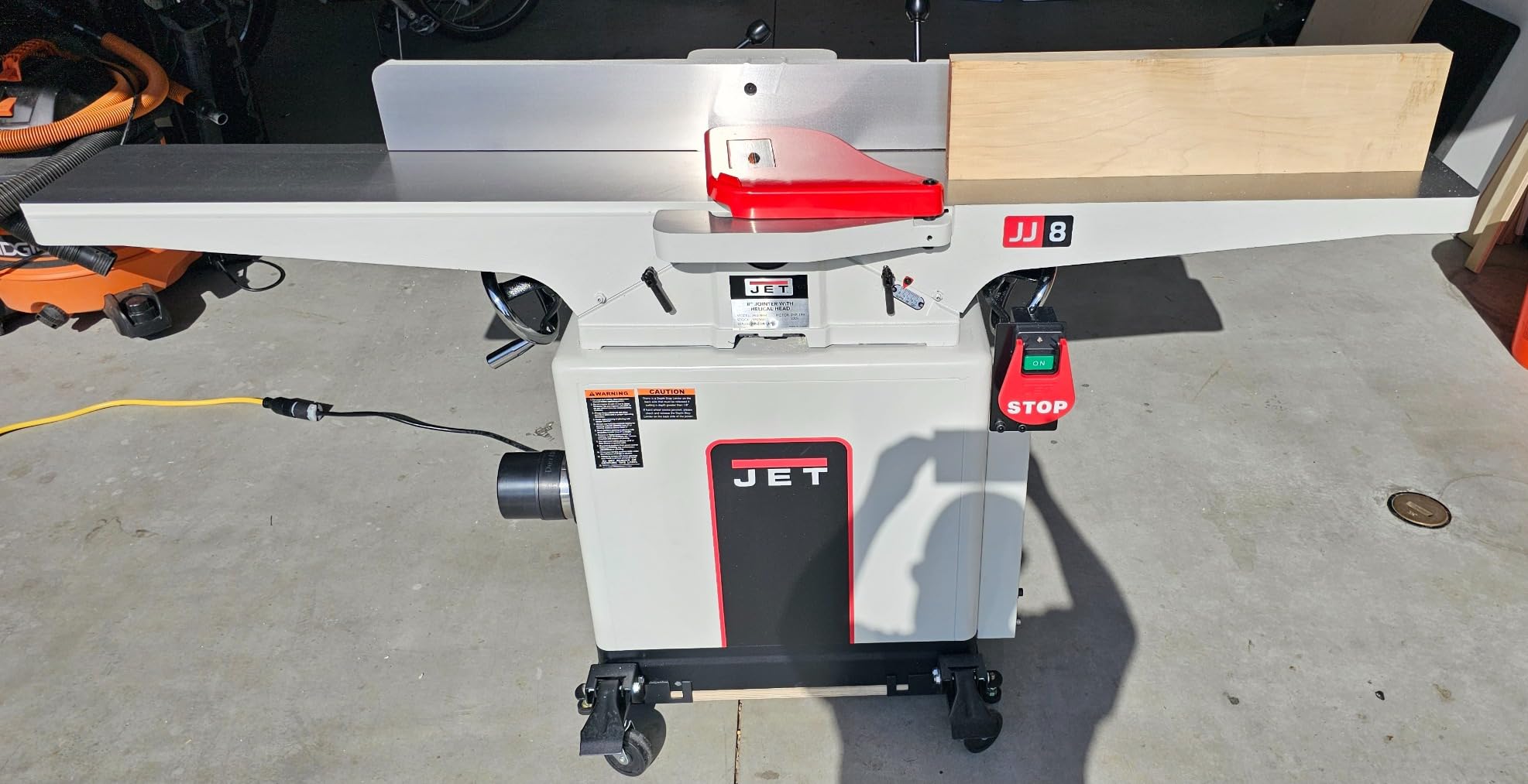 JET Black 8-Inch Jointer, Helical Cutterhead, 2 HP, 230V 1Ph (JWJ-8HH-BLK) customer photo 1