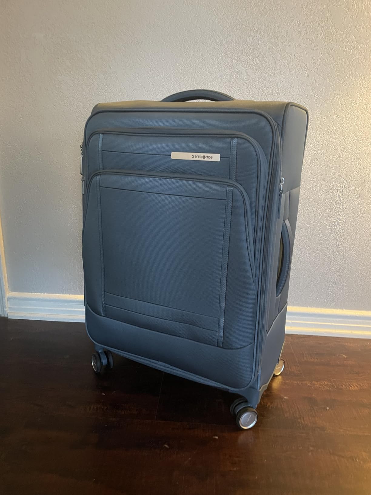 Samsonite UpLIFT Lightweight Medium Checked Softside Luggage with Spinner Wheels - Expandable - Airline-Approved, Polyester Soft Suitcase for Ultra Light Travel - Black customer photo 1