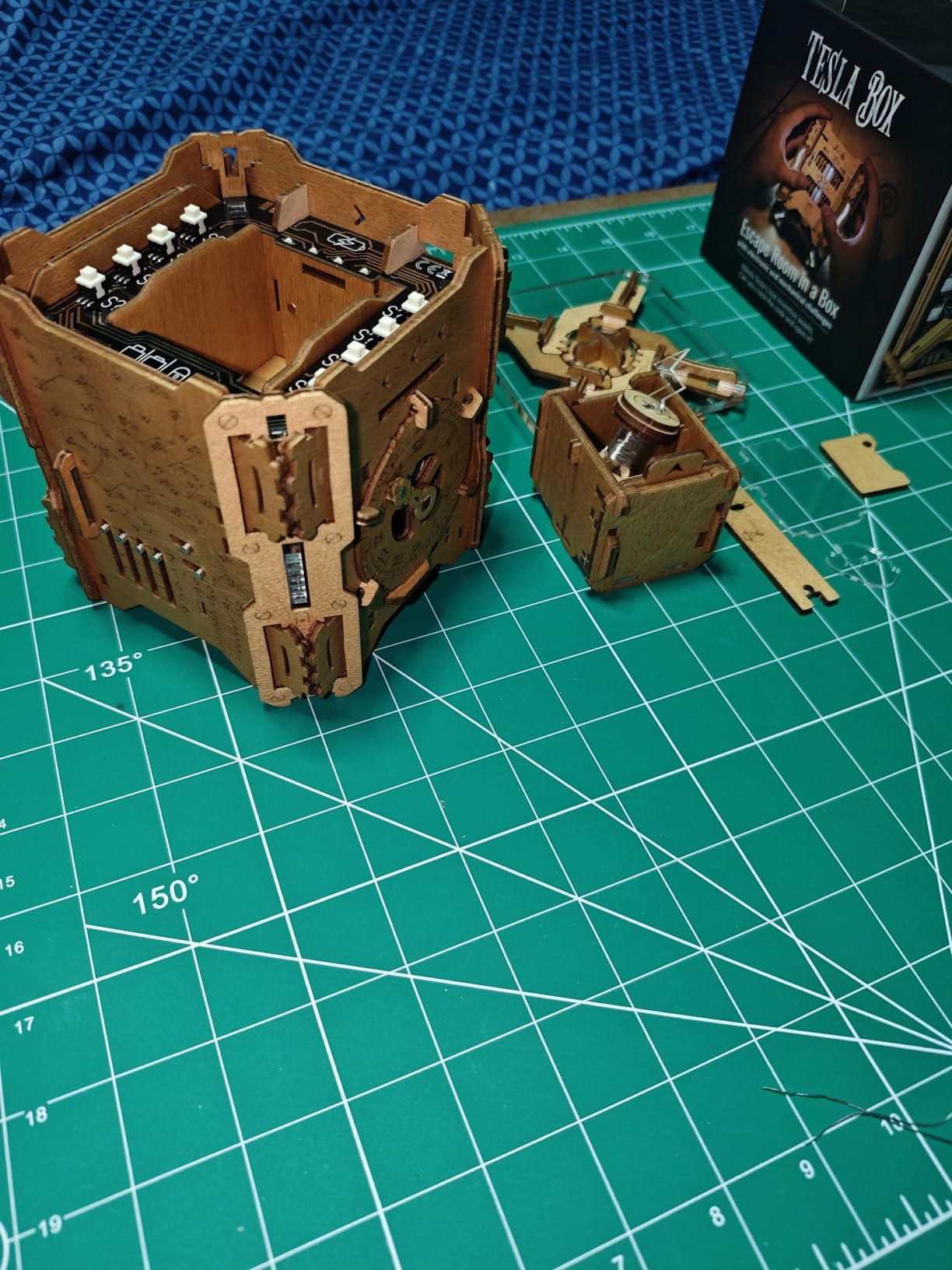 Tesla Box - Electronic Puzzle Box - Escape Room Game in a Box - Brain Teaser - 3D Wooden Puzzle for Adults - Money Puzzle Box for Cash Gift - Birthday GiftBox MoneyBox customer photo 1