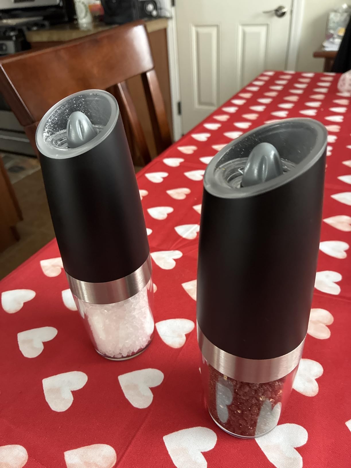 CIRCLE JOY Gravity Electric Salt and Pepper Grinder Set Automatic Salt and Pepper Grinder Set with LED Light, Battery Operated, Adjustable Coarseness, Large Capacity, for Home Kitchen BBQ, Black customer photo 1