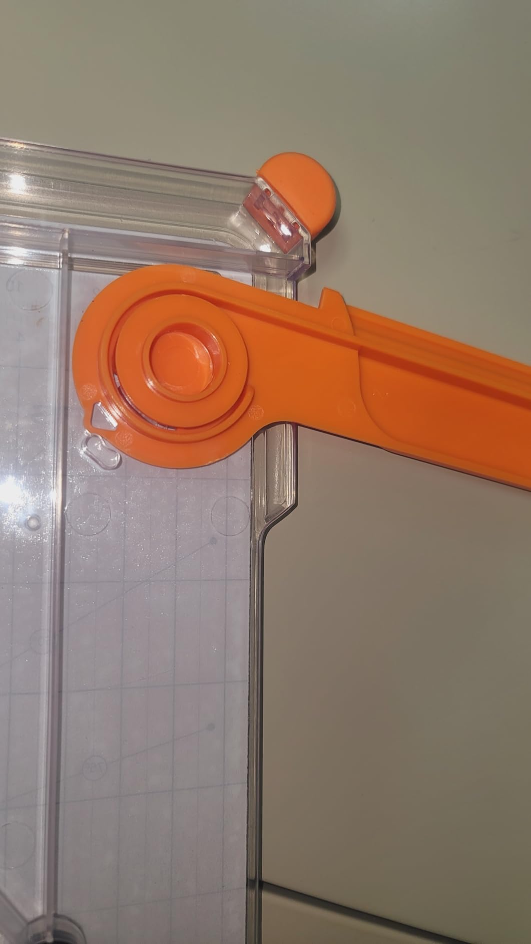 Fiskars Precision Paper Trimmer, Easy and Accurate Crafting Tool, Cuts Straight for Crafts, Cards, and More customer photo 1