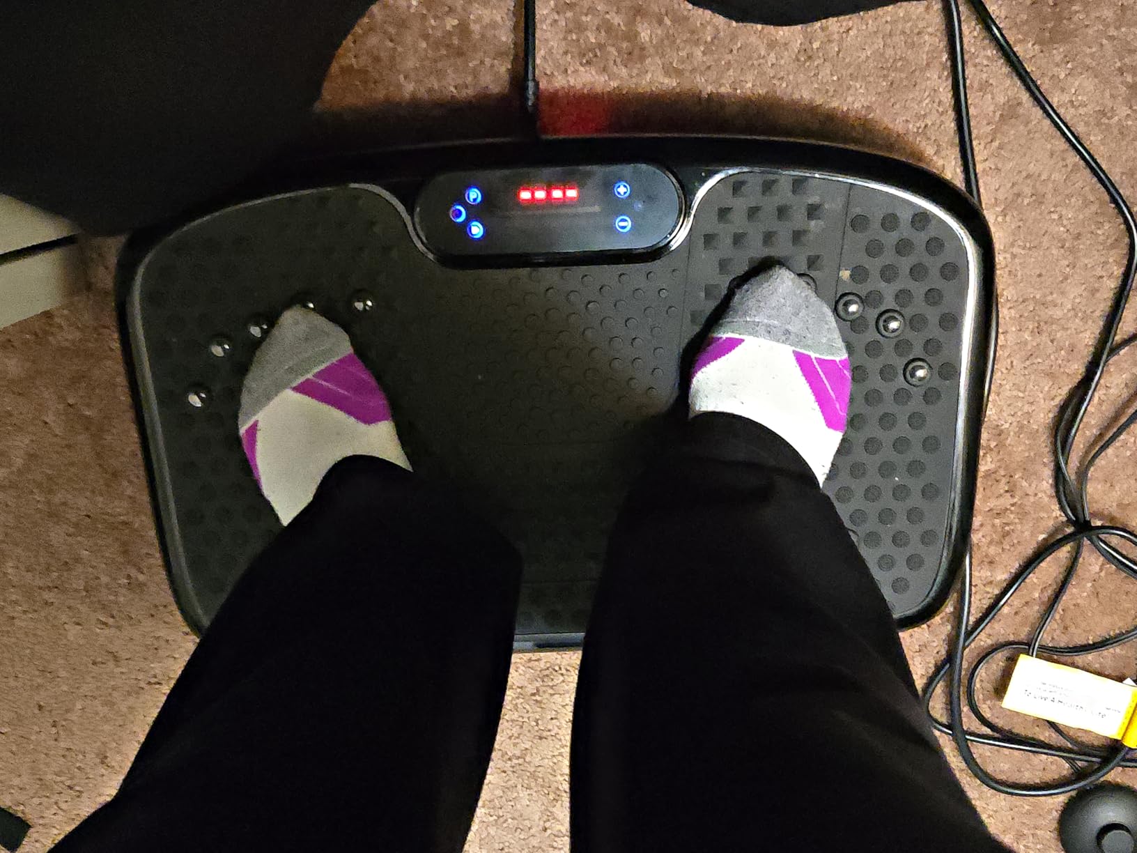 SoftGym Vibration Plate Exercise Machine for Lymphatic Drainage,Power Vibrate Stand Shake Board 450 Lbs Capacity Whole Body Workout Waver with Fitness Resistance Bands Weight Loss Gifts for Women Men customer photo 1