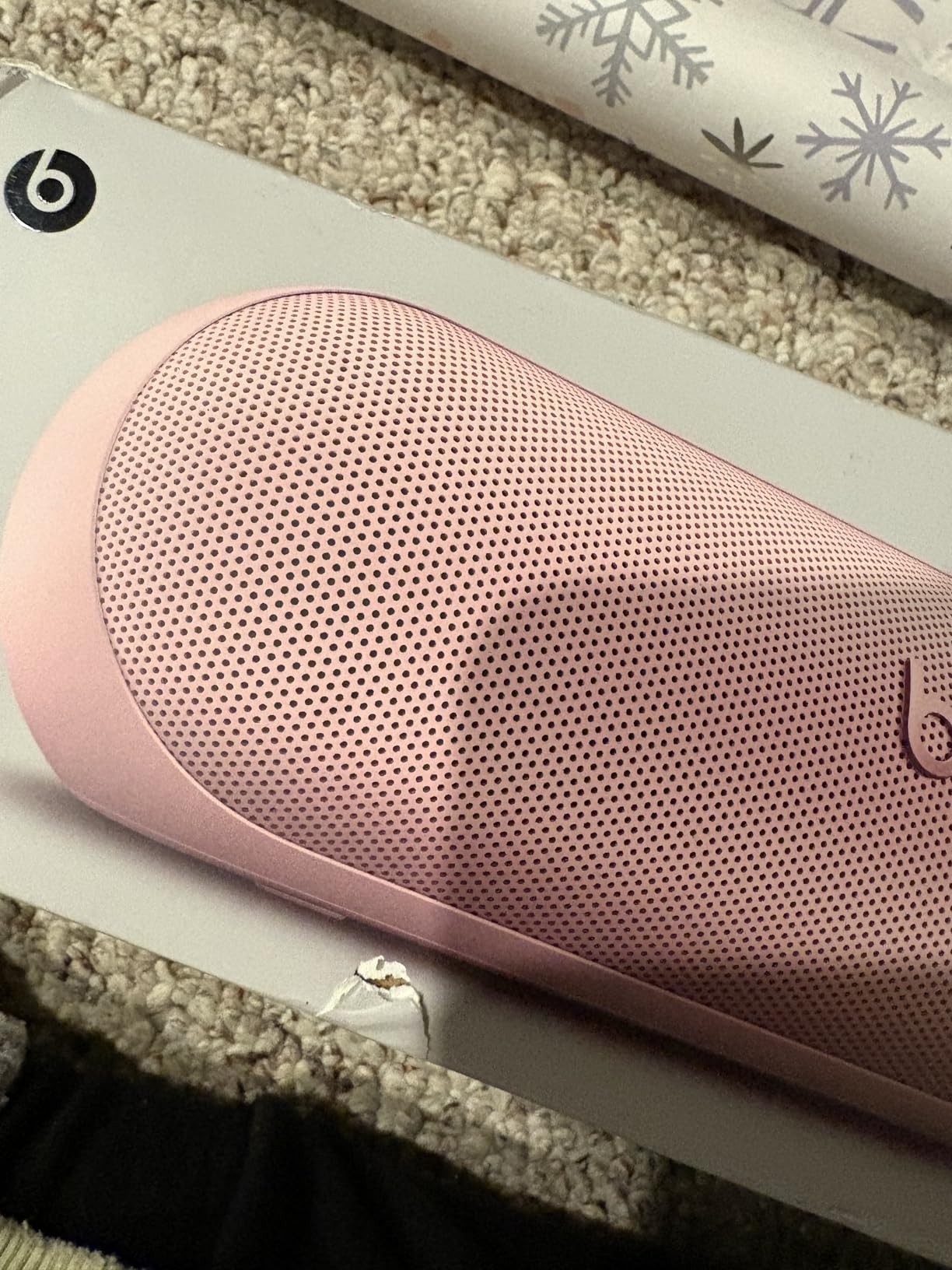 Beats Pill - Bluetooth Speaker and Portable Wireless Charger via USB-C - Up to 24 Hours Battery Life, IP67 Water Resistant, Apple & Android Compatible, Built-in Microphone - Matte Black (Renewed) customer photo 1