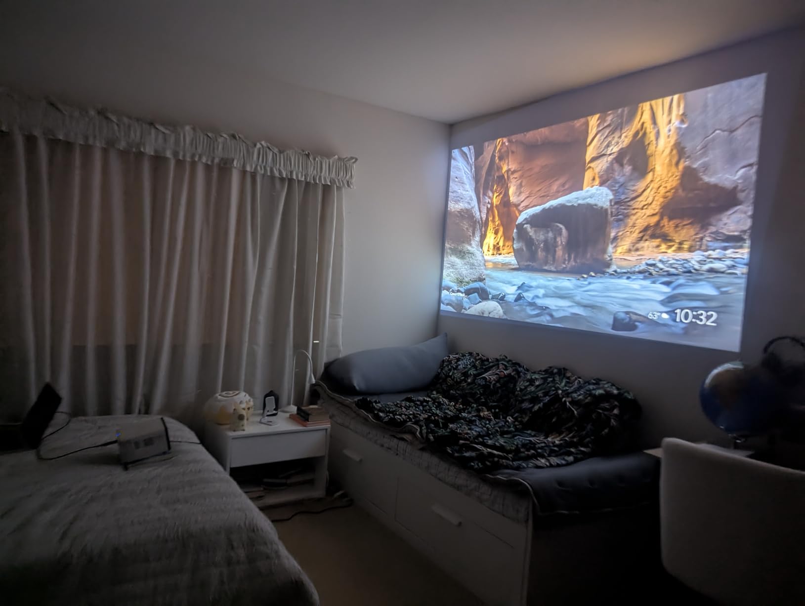 EpiqVision Mini EF21 Portable Smart Laser Projector, Bright 1,000 Lumens, FHD 1080p HDR, 3-Chip 3LCD, Google TV, Netflix, Stereo Speakers, Family Party/Outdoor Backyard/Home Theater - White customer photo 1