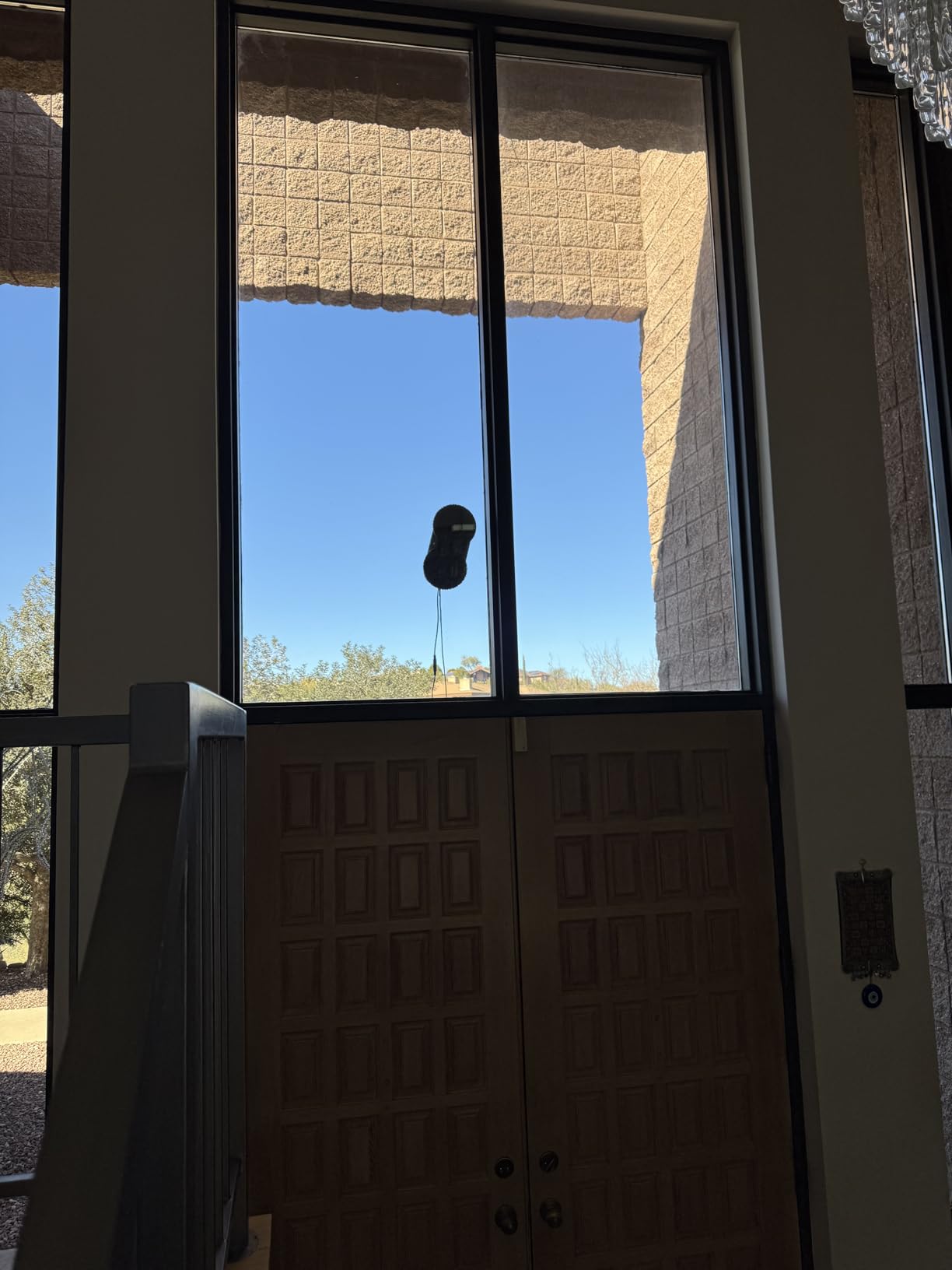 Tosima W5 Window Cleaning Robot, Dual Direction Auto-Spray Smart Window Cleaner with Triple Safety System, Smart Navigation, Remote Control, for All Smooth Surfaces, with 8 Rags, Black customer photo 1